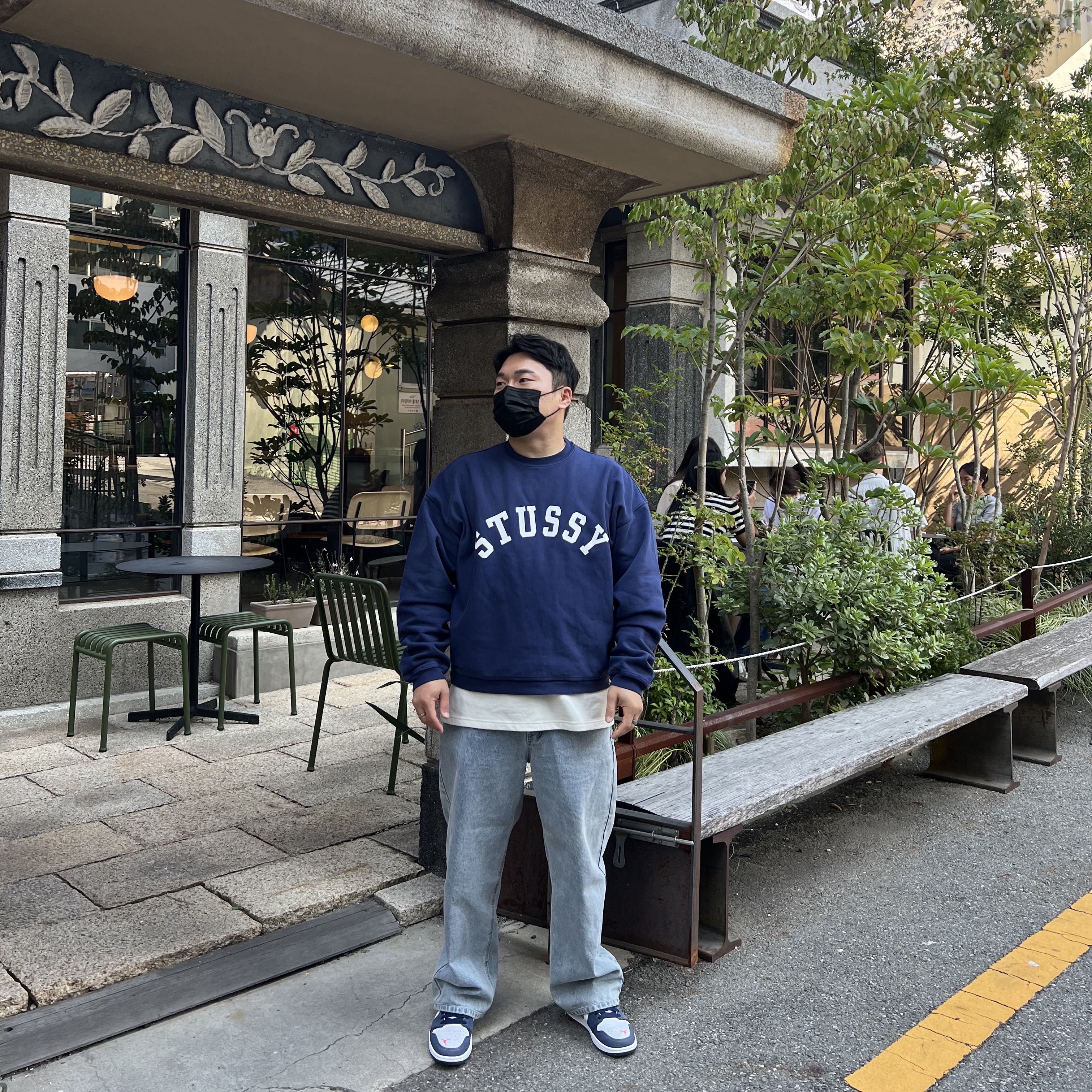 Stussy Sun Faded Oversized Crew Navy, Jordan 1 Low SB Koston Midnight Navy 착용 스타일