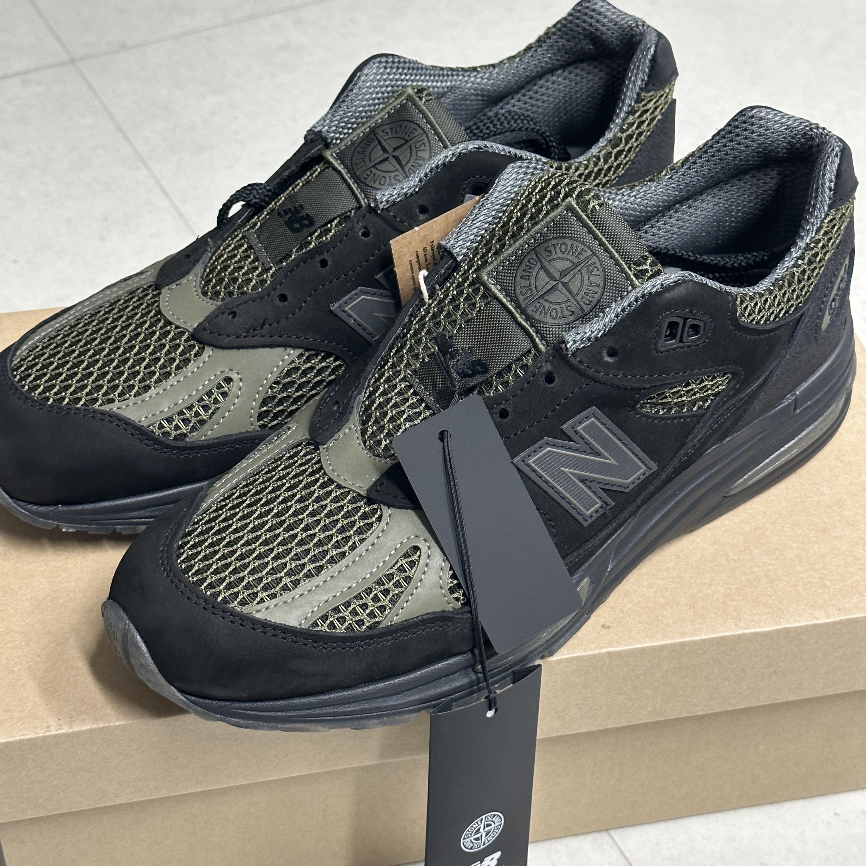 New Balance x Stone Island 991v2 Made in UK Black Olive Night 착용 스타일