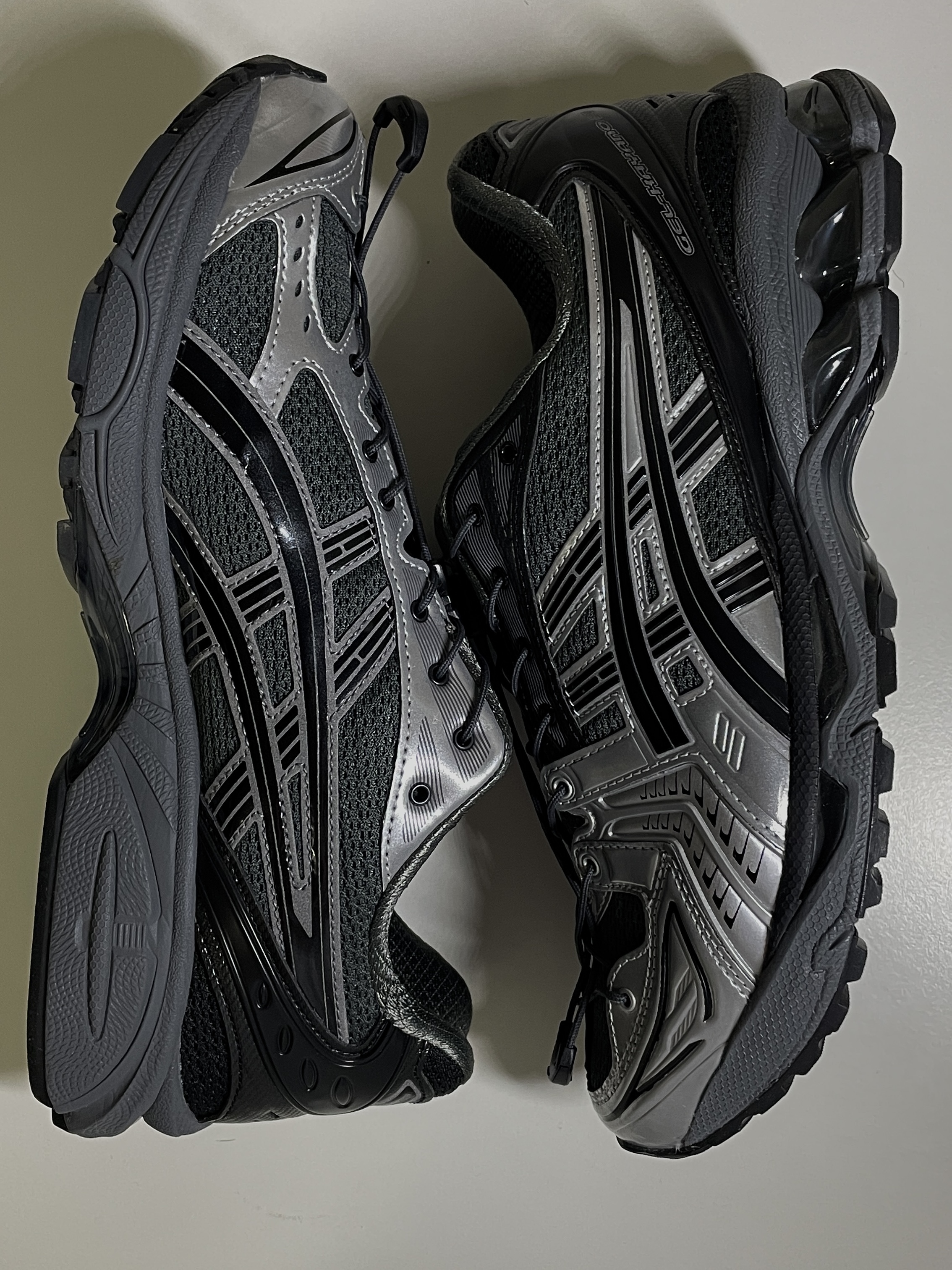 Asics x Unaffected Gel-Kayano 14 Silver Moon 착용 스타일 - 3