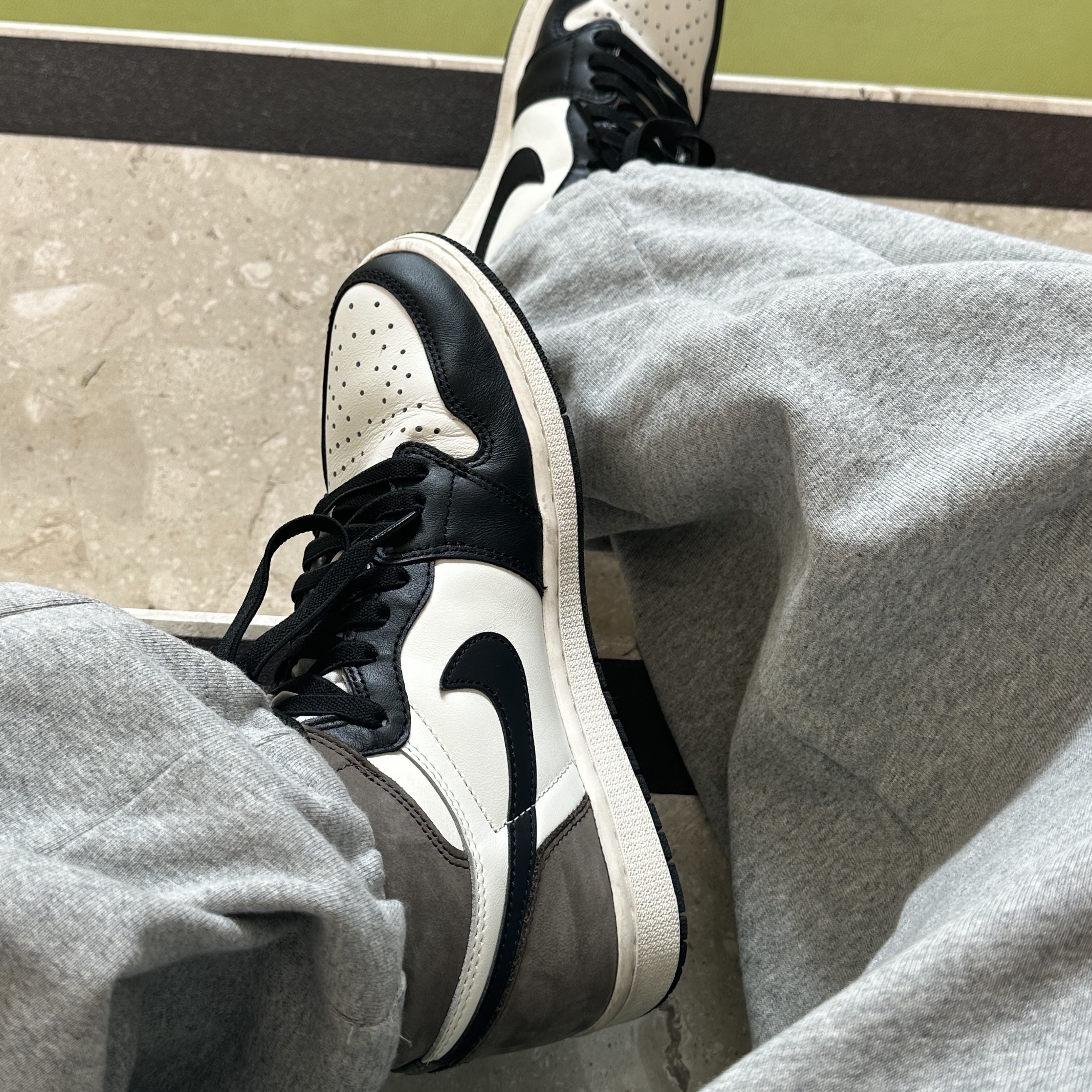 Jordan 1 Retro High OG Black Mocha 착용 스타일