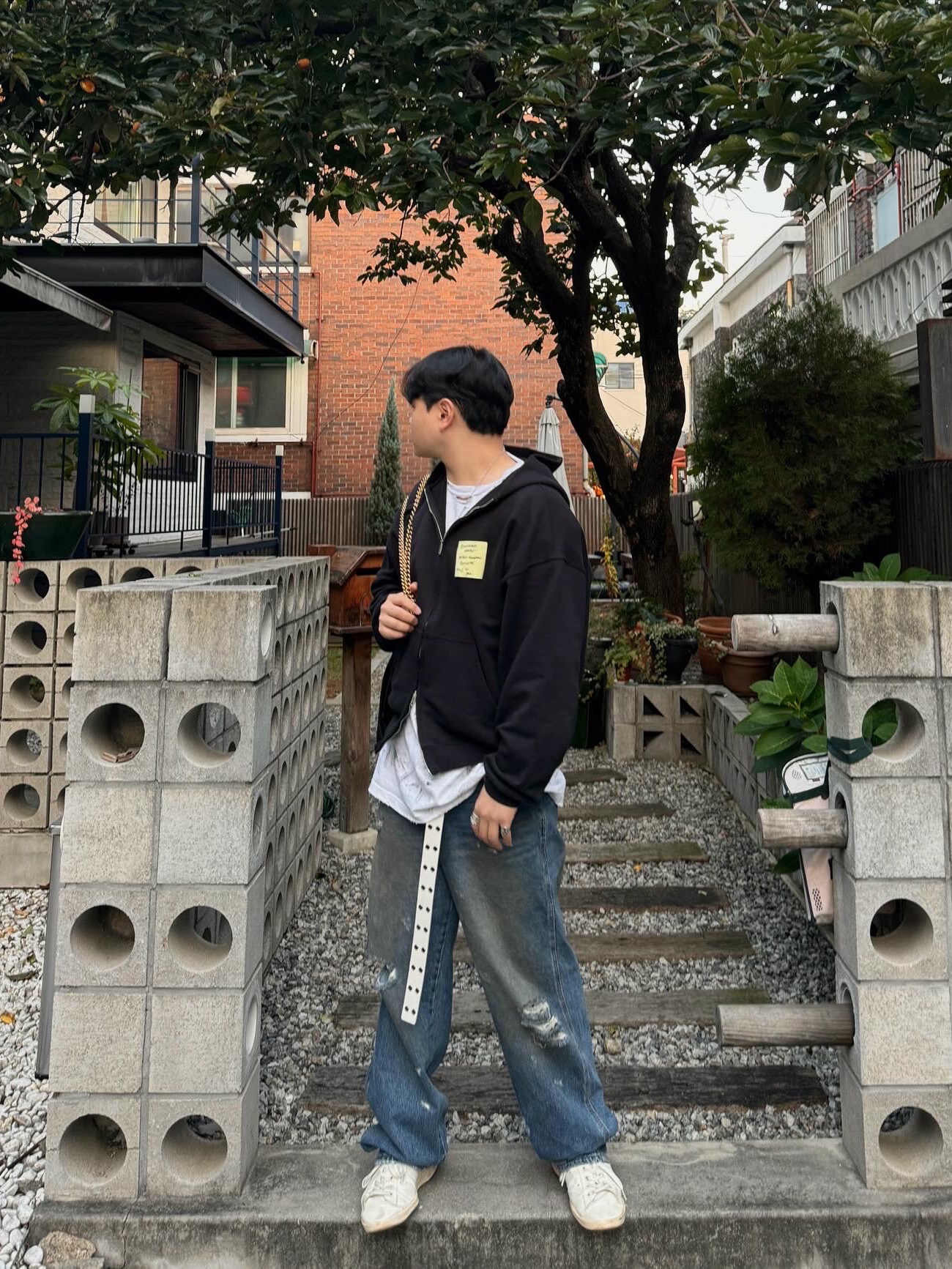Balenciaga Sticky Note Zip-Up Hoodie Medium Fit Black Faded, Balenciaga x Adidas Stan Smith Worn Out White Green 착용 스타일