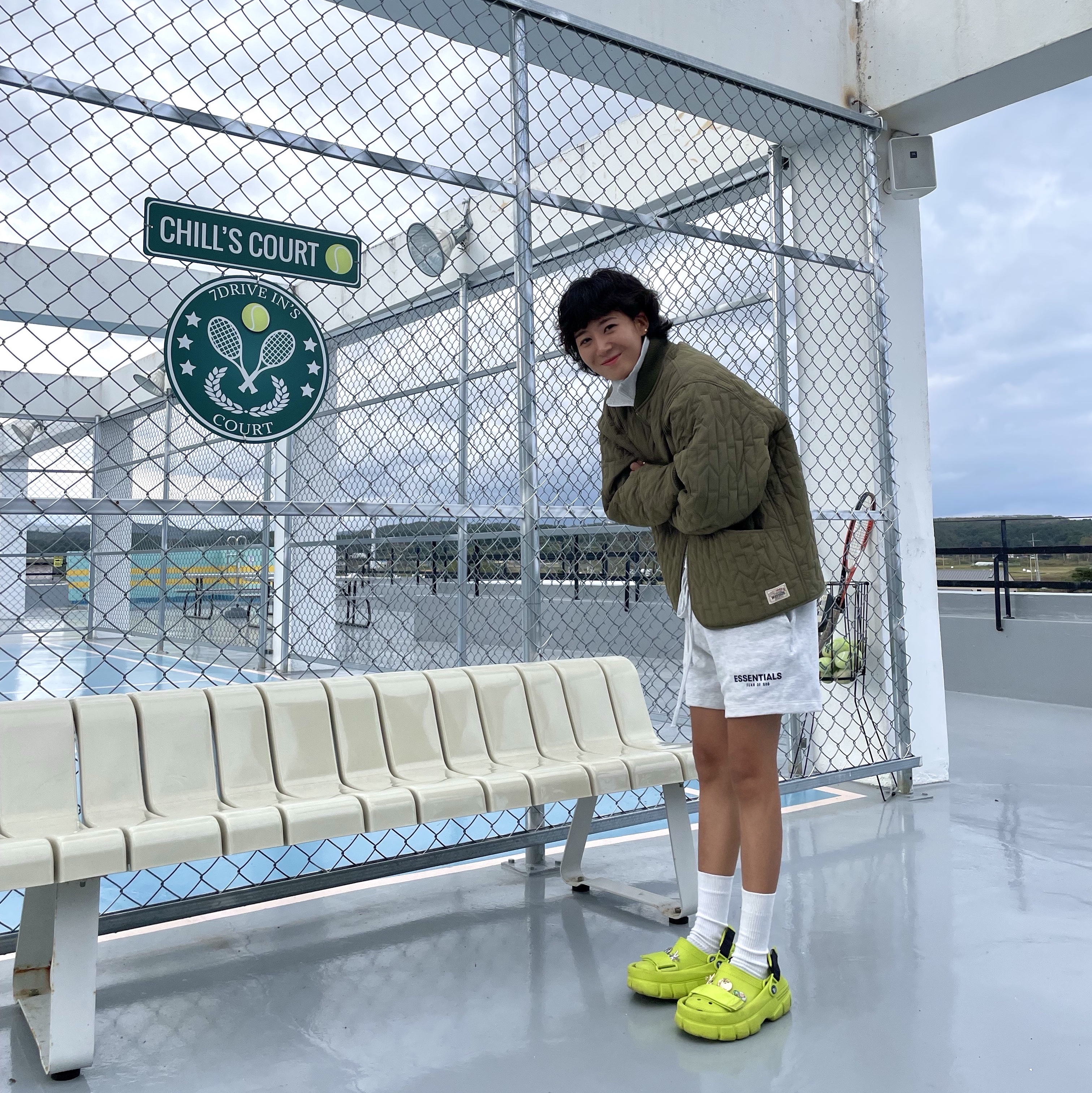 Stussy S Quilted Liner Jacket Olive, Essentials The Core Collection Sweatshorts Light Oatmeal 착용 스타일 - 1