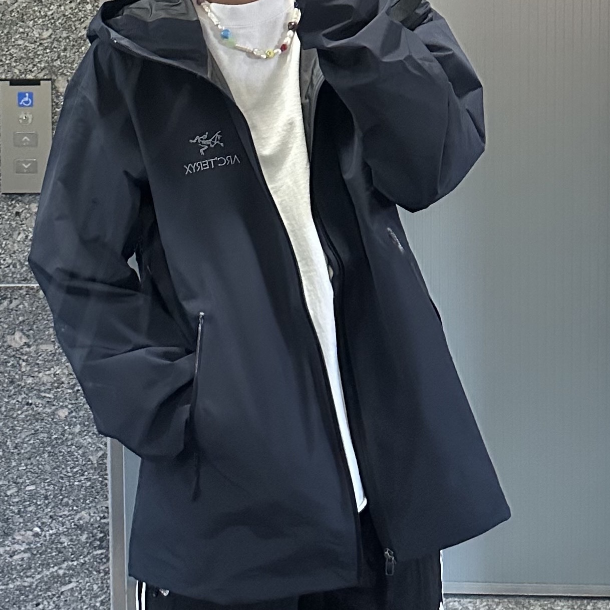 Arc'teryx Beta LT Jacket Black Sapphire, Salomon XT-6 Gore-Tex Black Ebony 착용 스타일 - 1