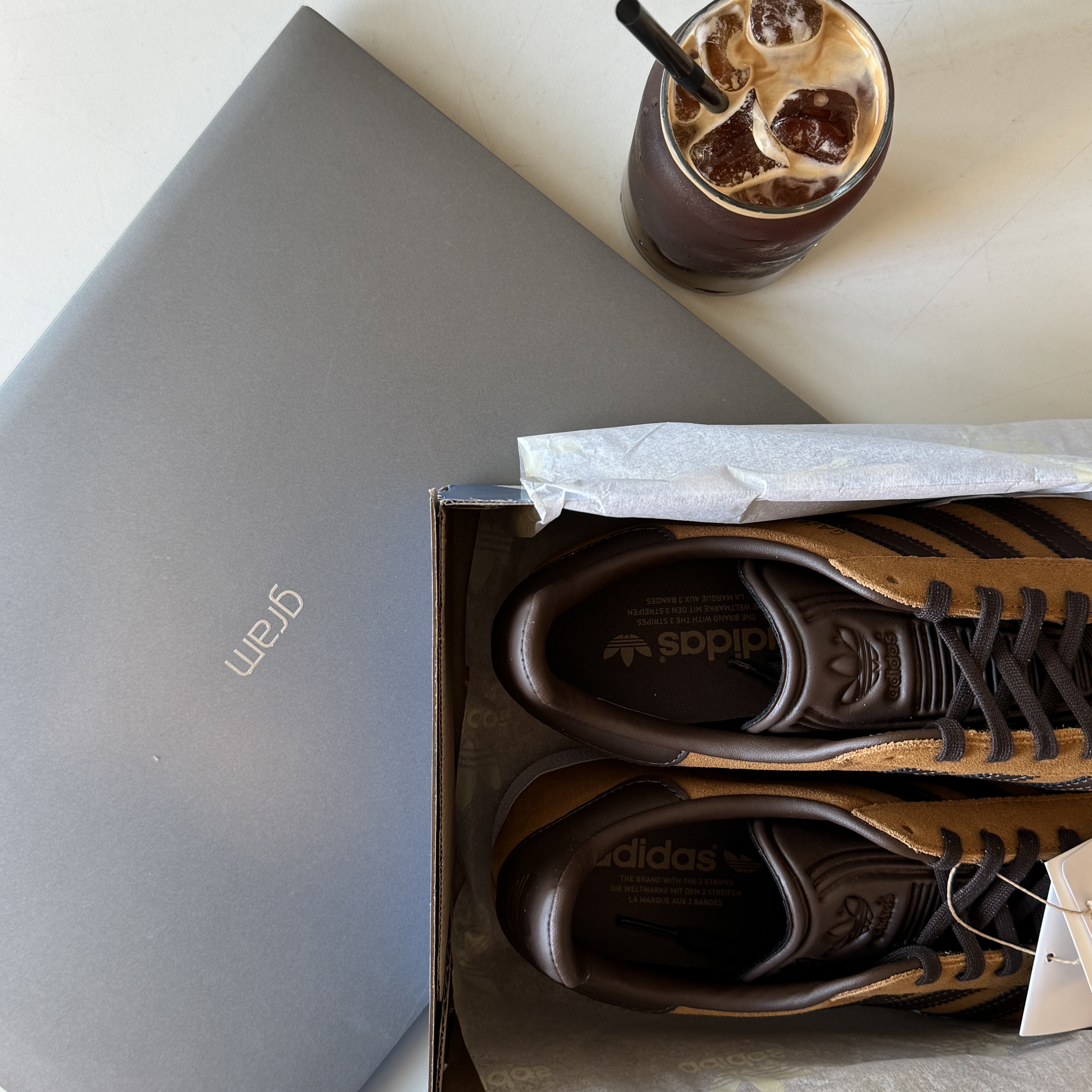 Adidas Gazelle Mesa Brown 착용 스타일 - 1