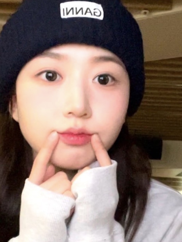Ganni Wool Beanie Black Melange 착용 스타일