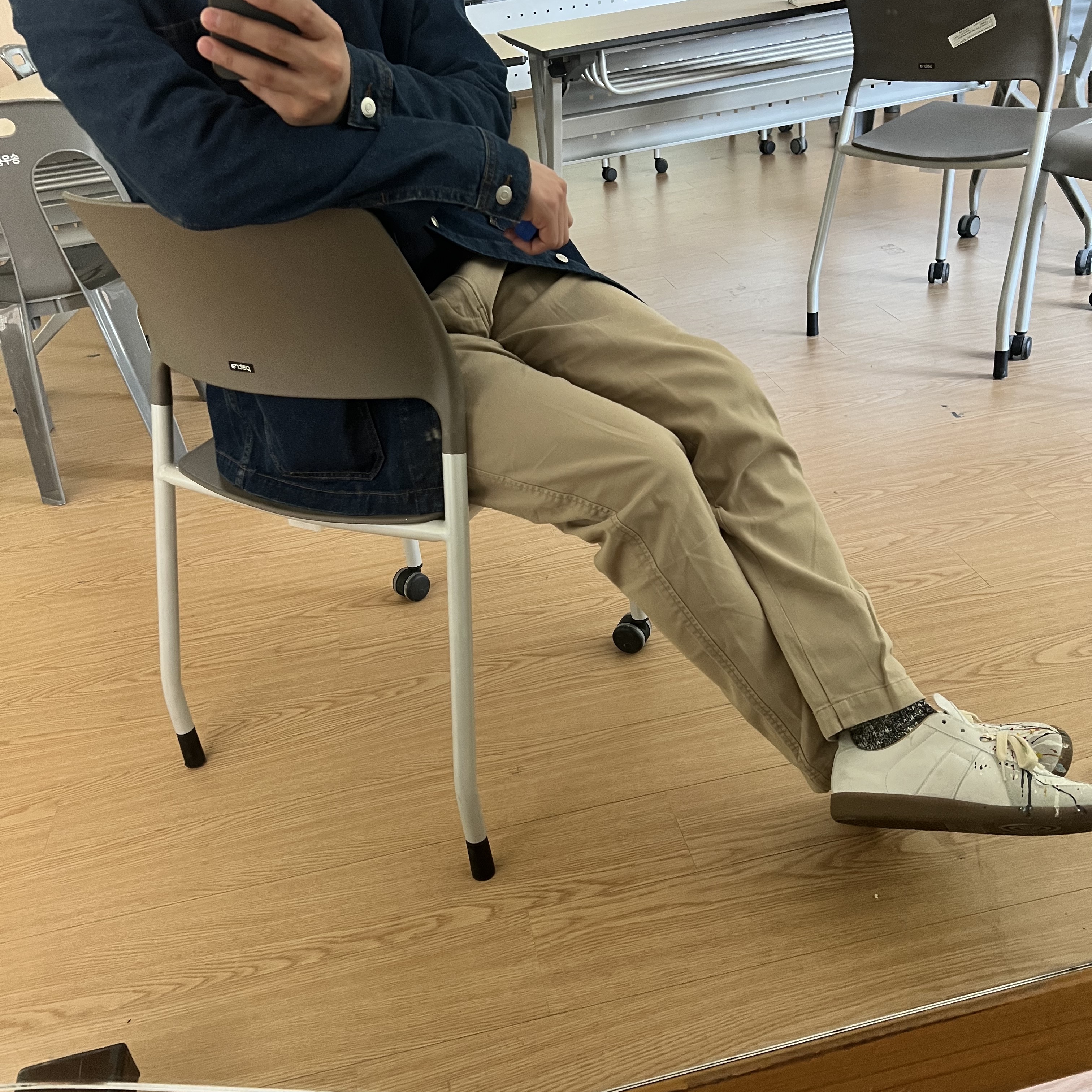 Maison Margiela Replica Paint Drop Sneakers 착용 스타일