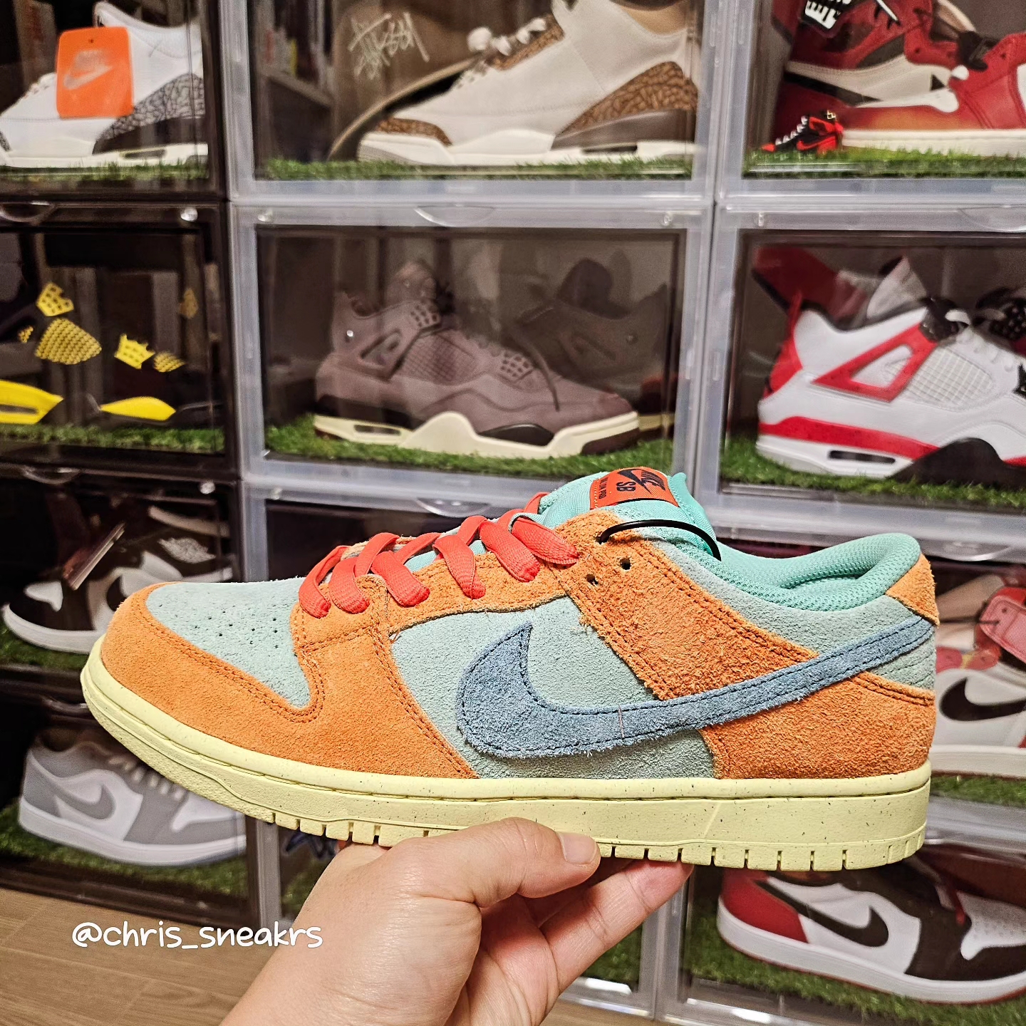 Nike SB Dunk Low Pro Premium Orange and Emerald Rise 착용 스타일 - 3