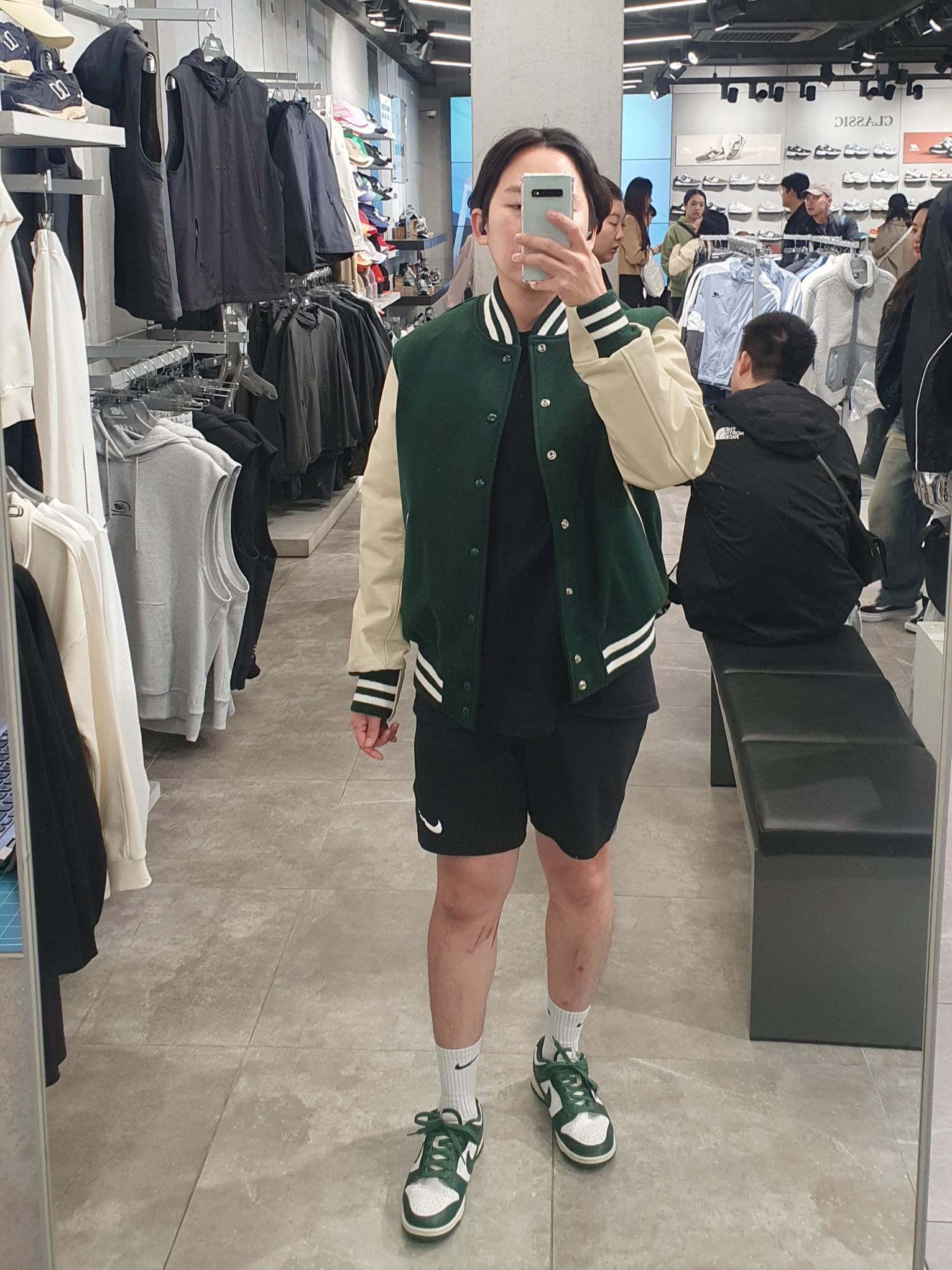 Nike Dunk Low Retro Varsity Green 착용 스타일