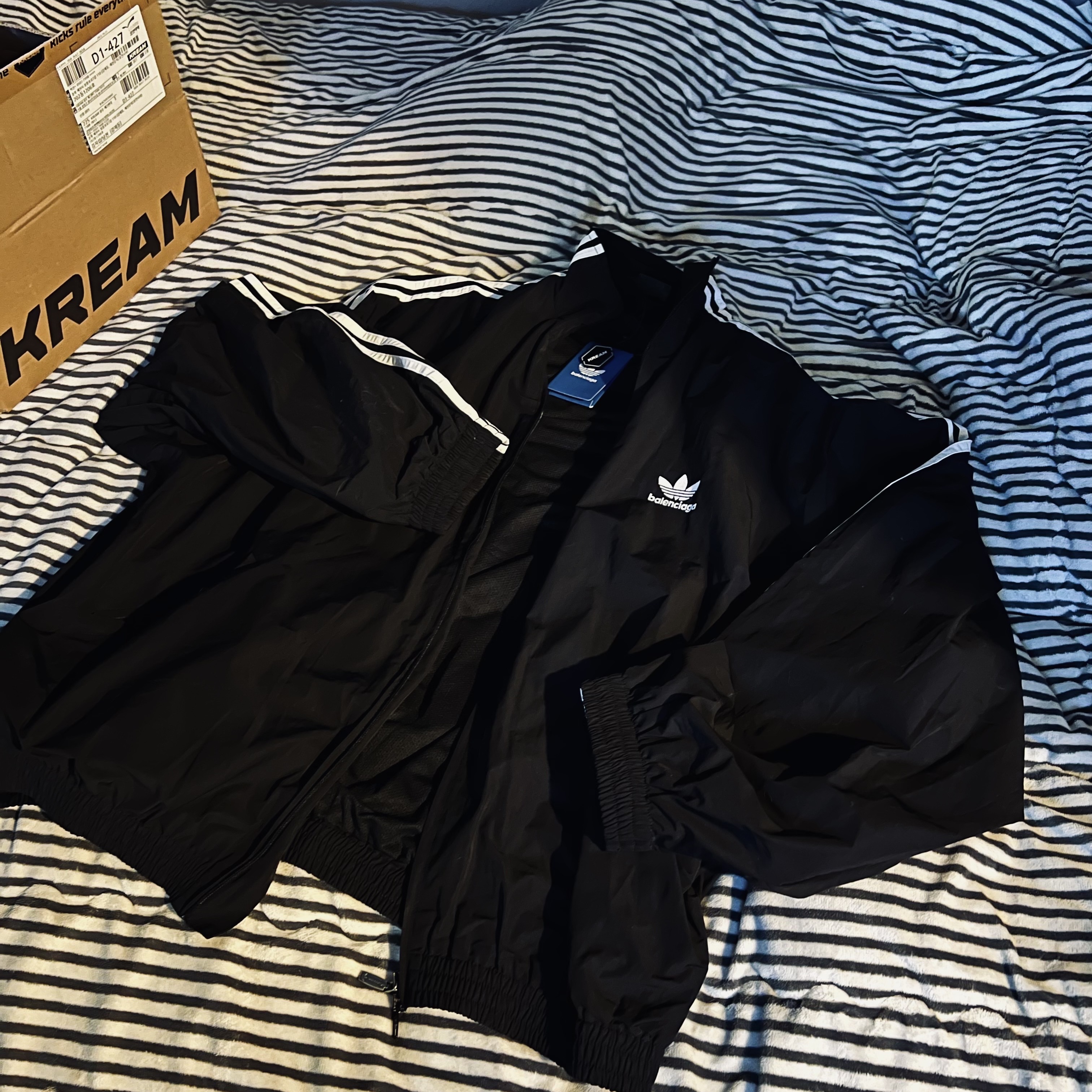 Balenciaga x Adidas Performance Poplin Tracksuit Jacket Black 착용 스타일