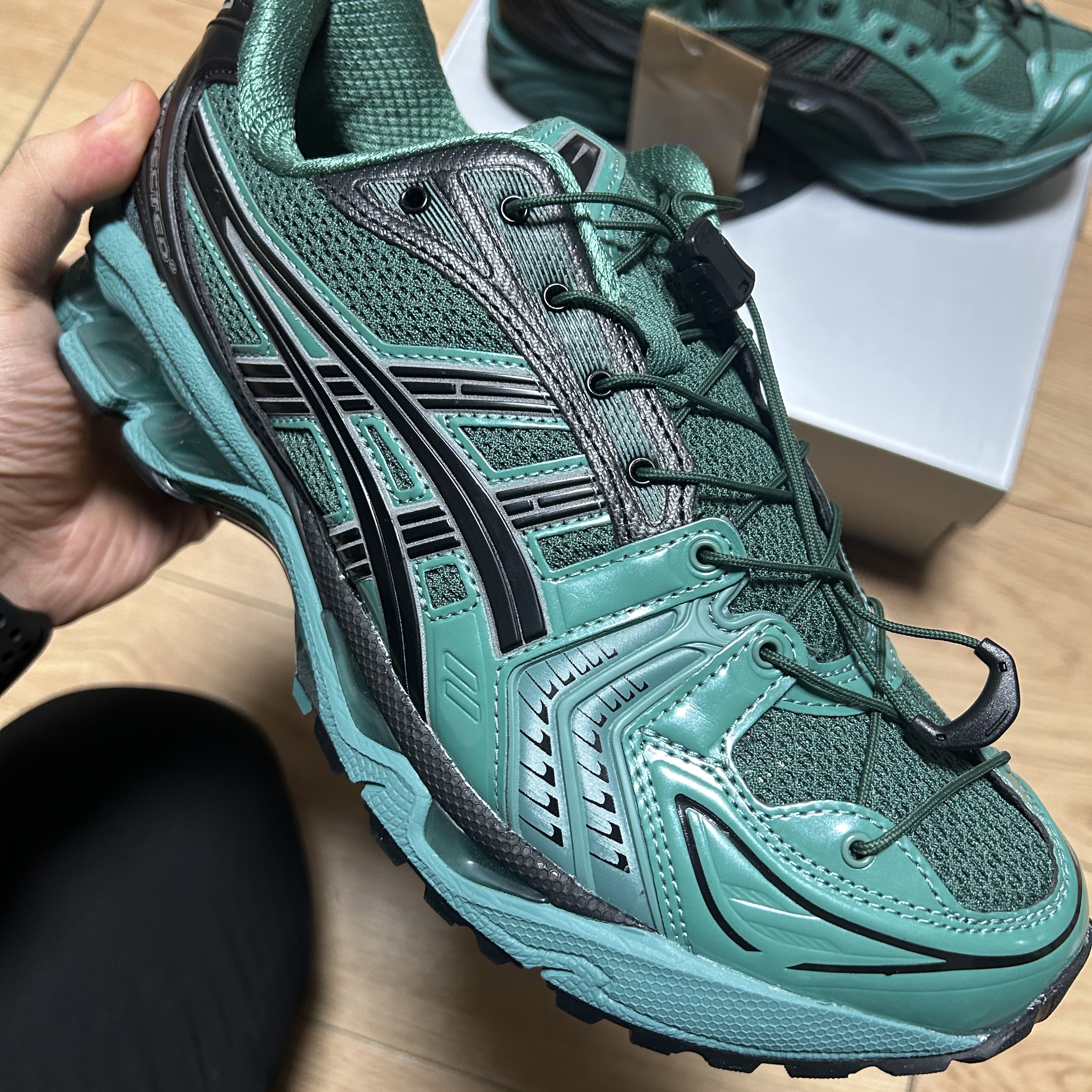 Asics x Unaffected Gel-Kayano 14 Uranus Green 착용 스타일 - 1
