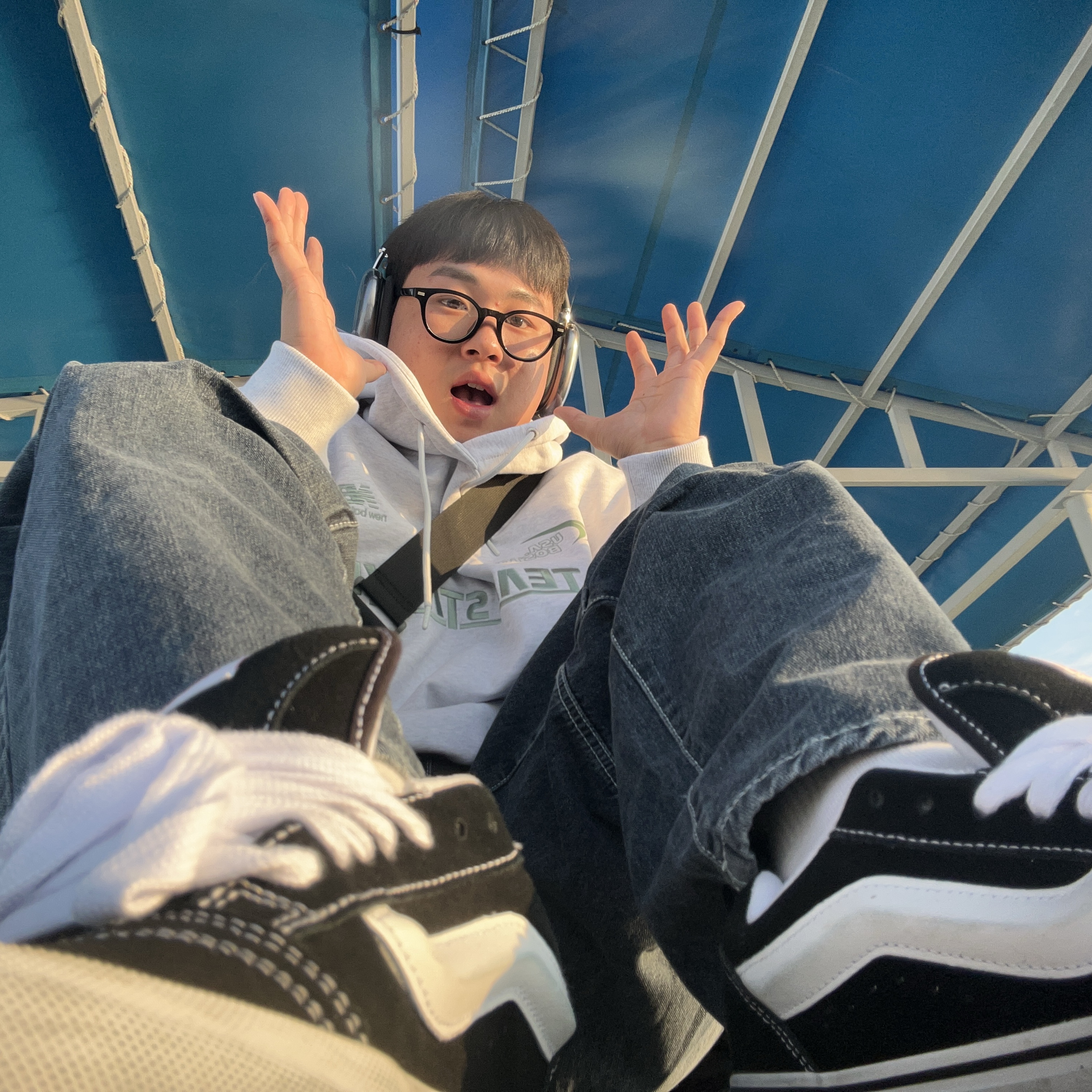 Apple AirPods Max Lightning Space Gray (Korean Ver.), Vans Knu-Skool Black True White 착용 스타일
