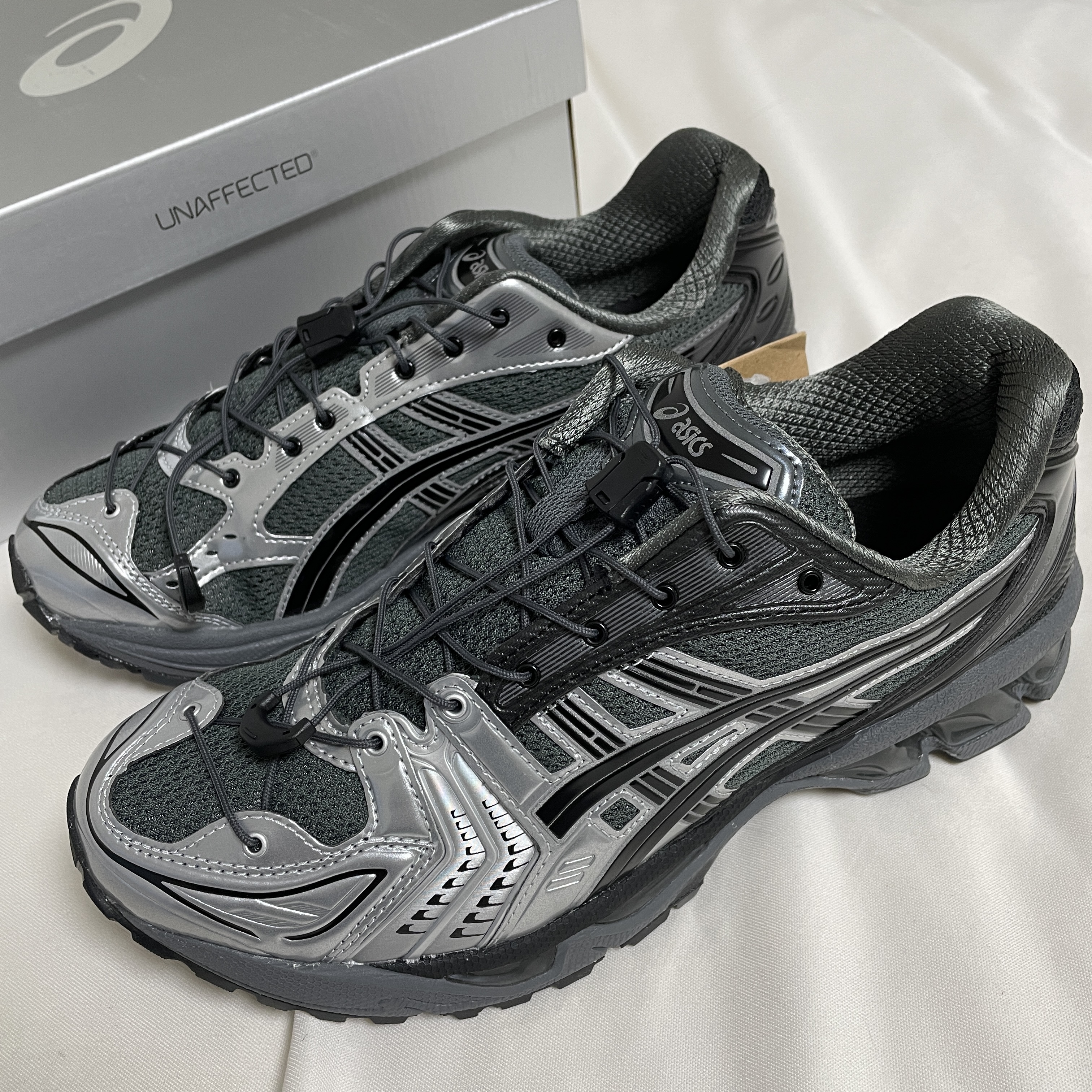 Asics x Unaffected Gel-Kayano 14 Silver Moon 착용 스타일 - 2