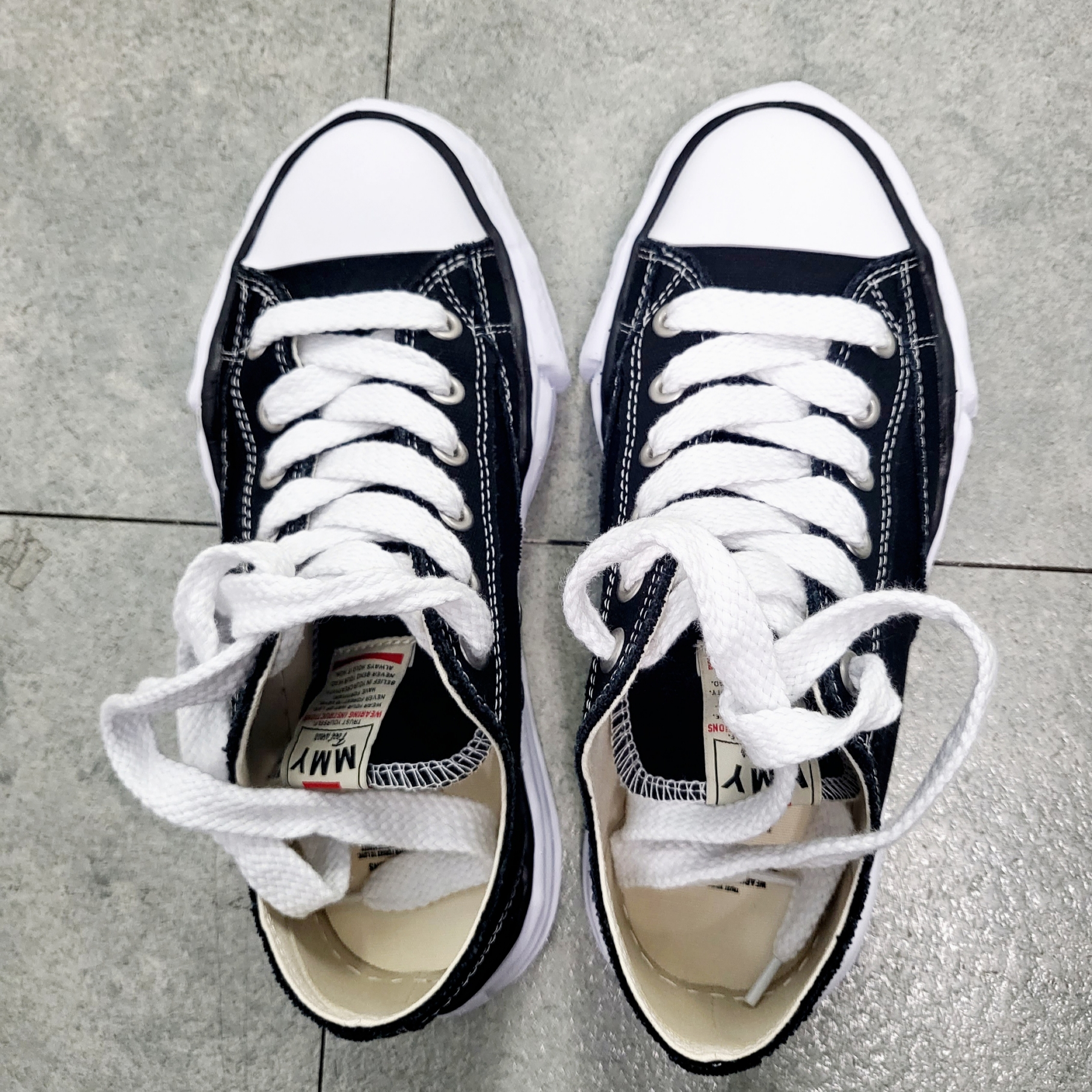 Maison Mihara Yasuhiro Peterson OG Sole Canvas Low Sneakers Black 착용 스타일