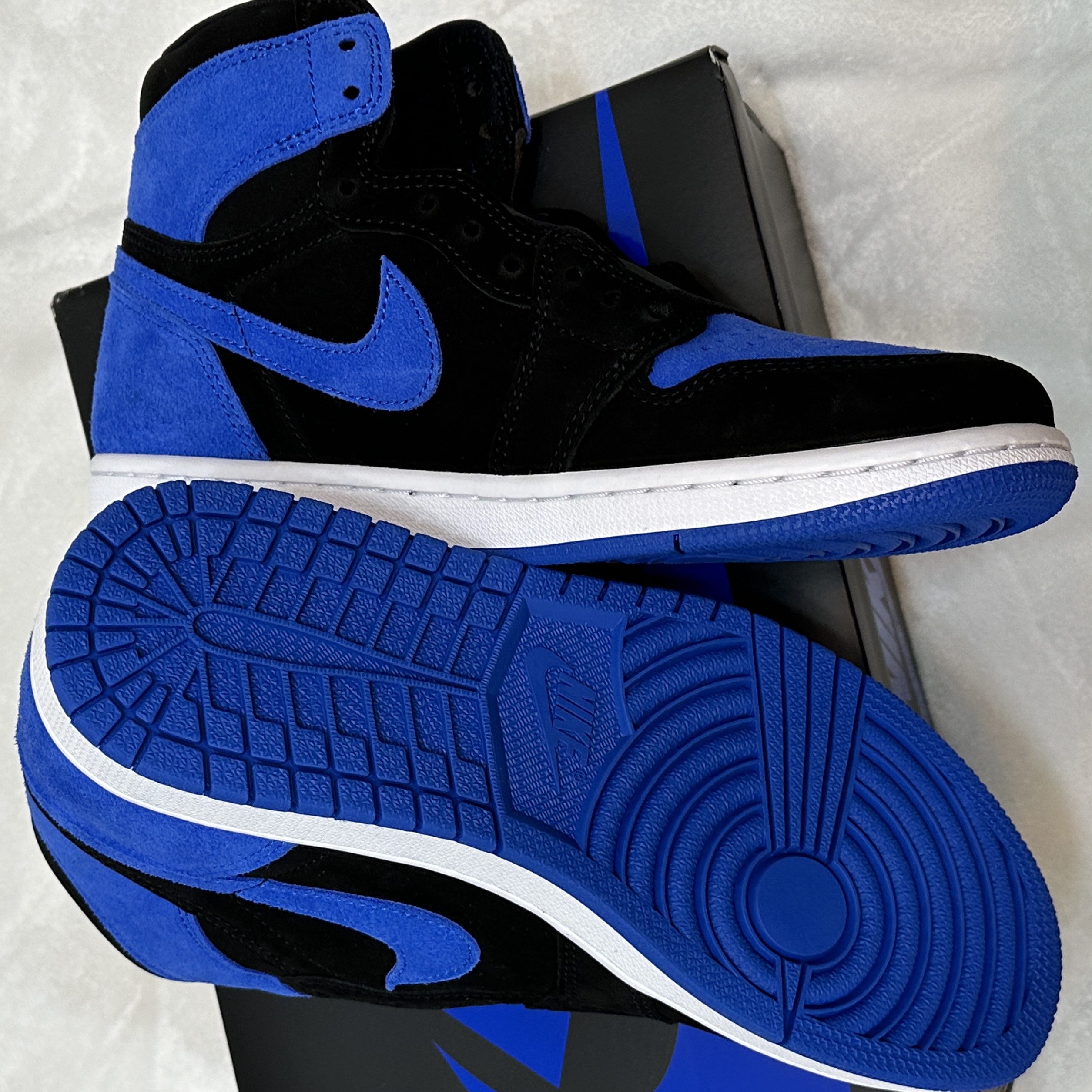 Jordan 1 Retro High OG Royal Reimagined 착용 스타일 - 4