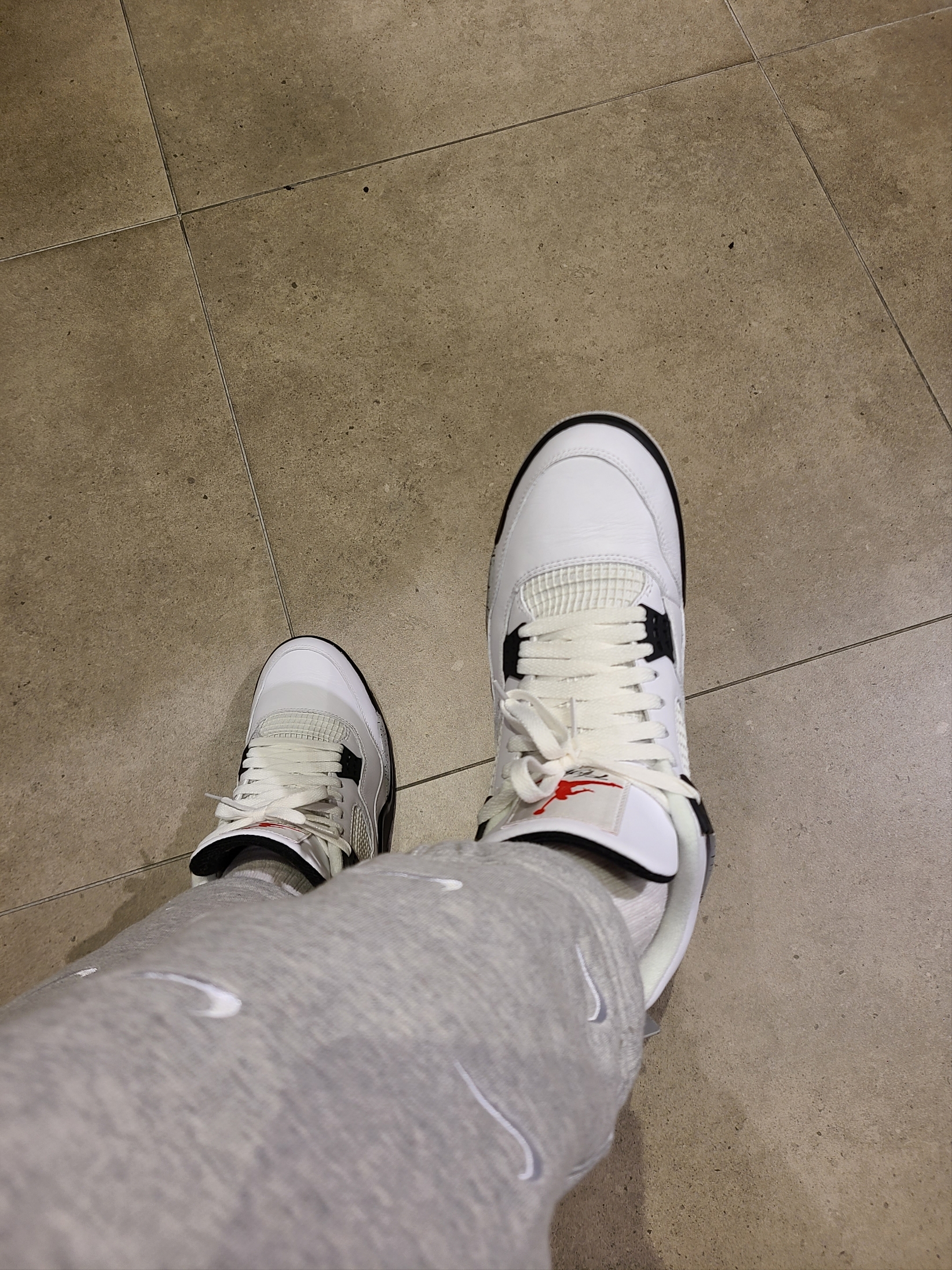 Jordan 4 Retro OG White Cement 2016 착용 스타일 - 2