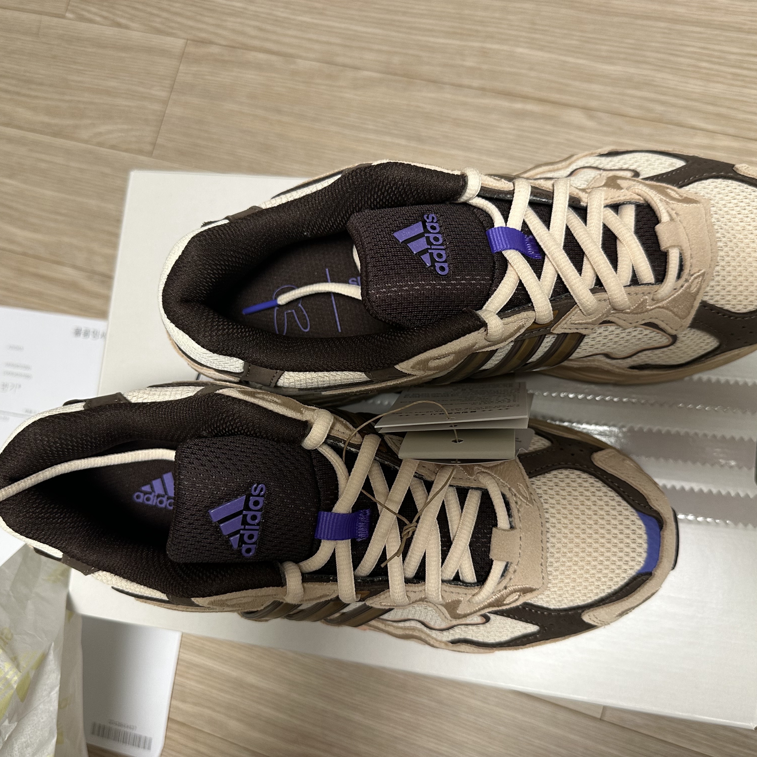 Adidas x Bad Bunny Response CL Ecru Tint 착용 스타일 - 5