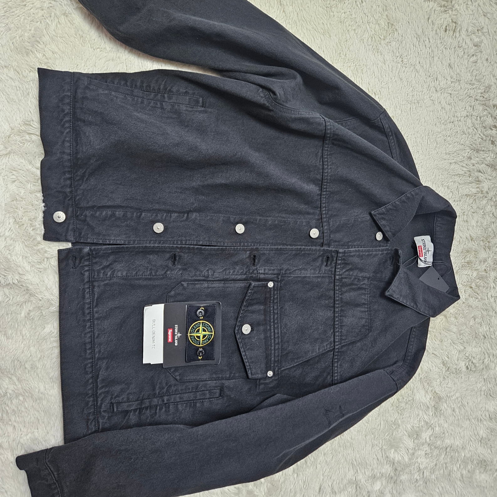 Supreme x Stone Island Denim Trucker Jacket Black - 23FW 착용 스타일 - 1