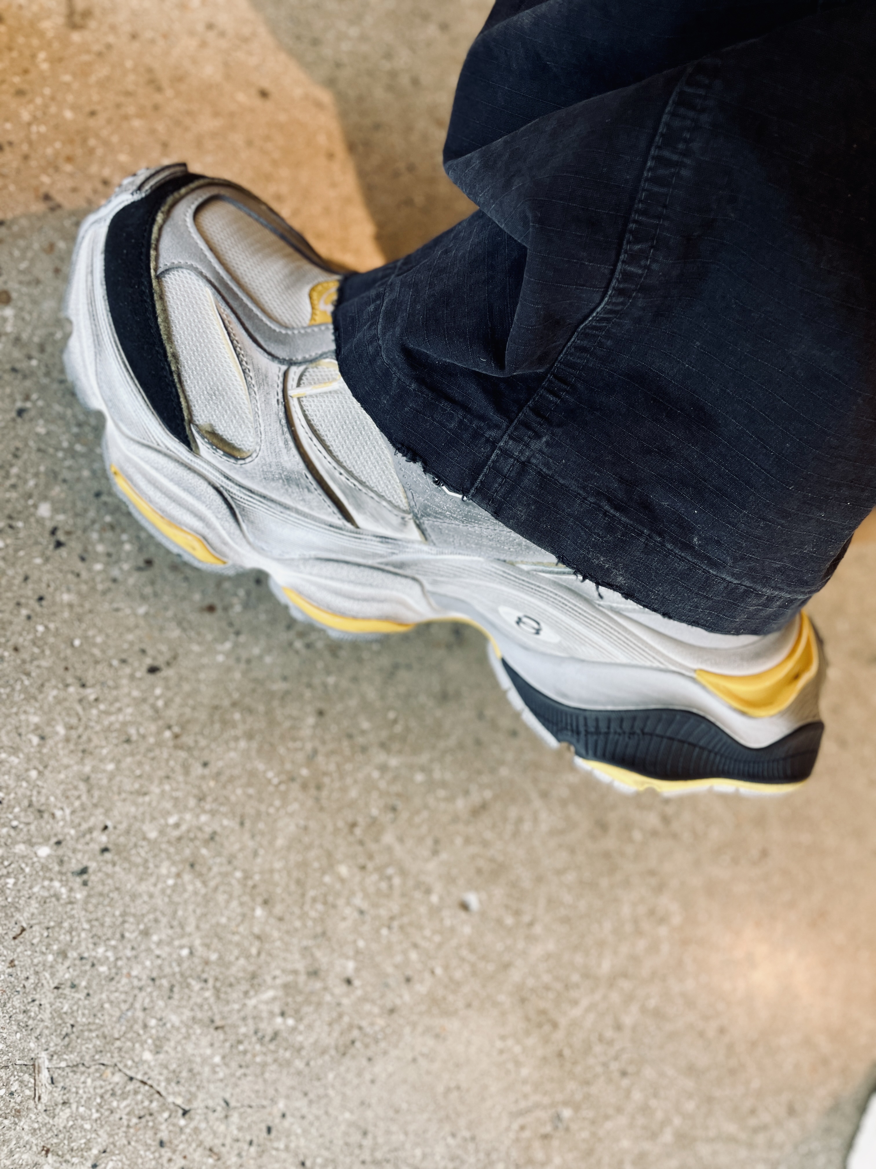 Balenciaga Cargo Sneakers Grey Black Yellow, (W) Balenciaga Cargo Sneakers Grey Black Yellow 착용 스타일 - 3