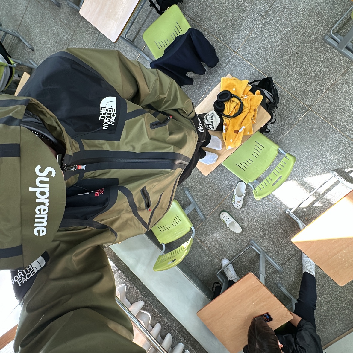 Supreme x The North Face Summit Series Outer Tape Seam Jacket Olive - 21SS 착용 스타일 - 1