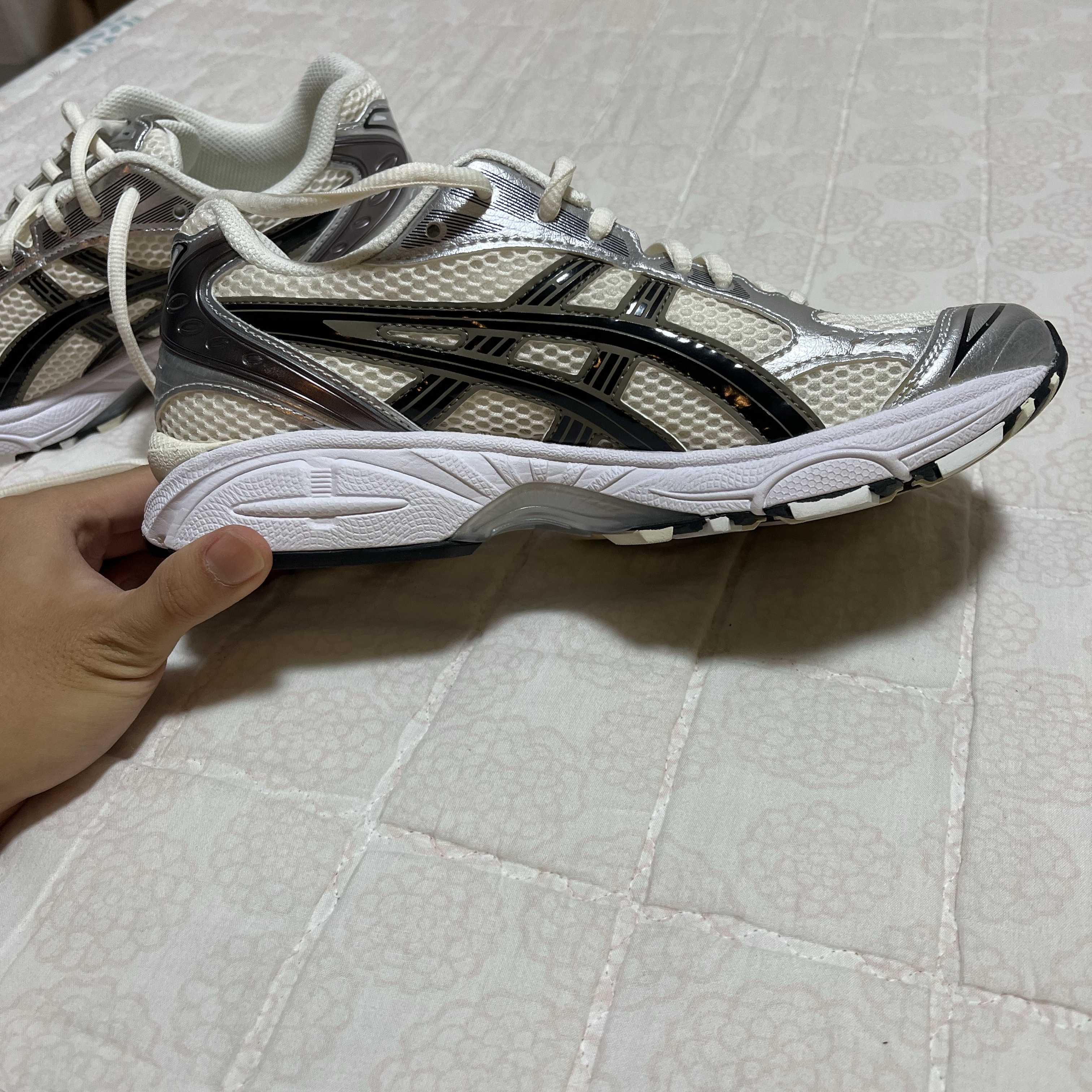 Asics Gel-Kayano 14 Cream Black 착용 스타일 - 5