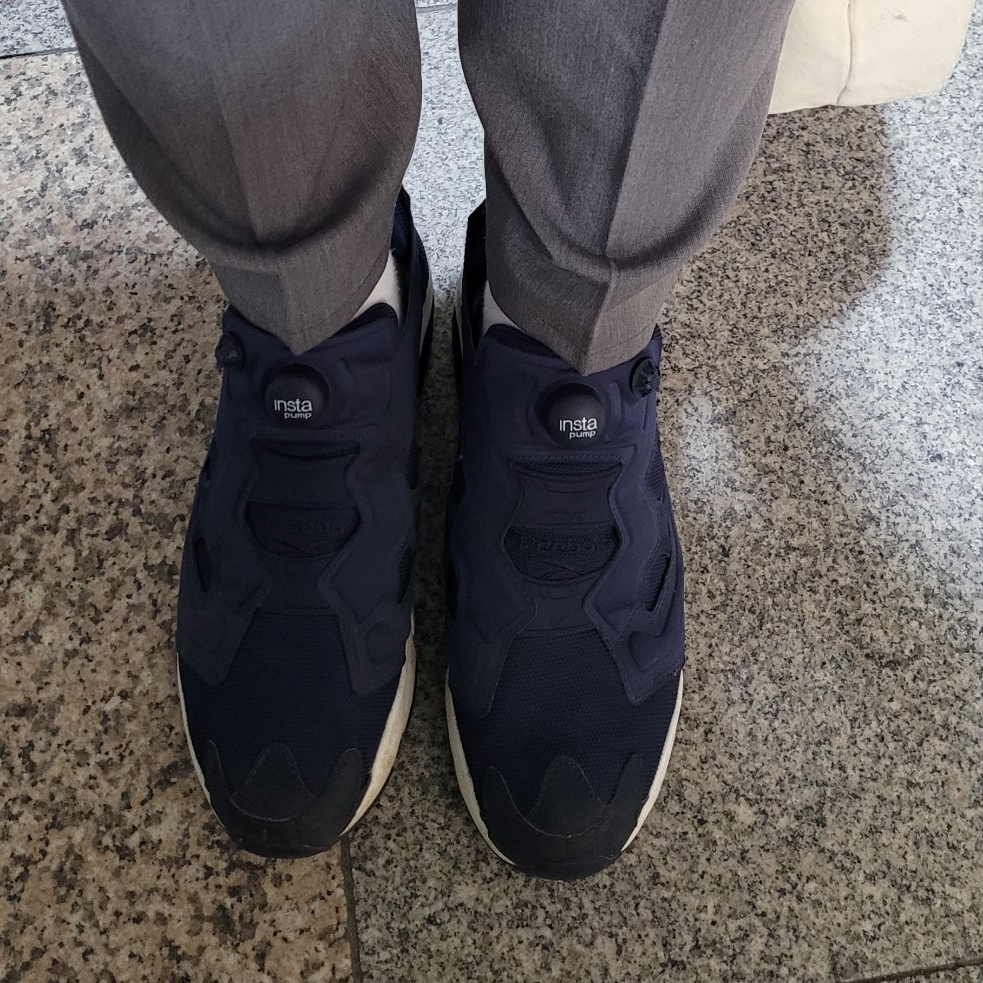 Reebok Instapump Fury OG MU Collegiate Navy White 착용 스타일