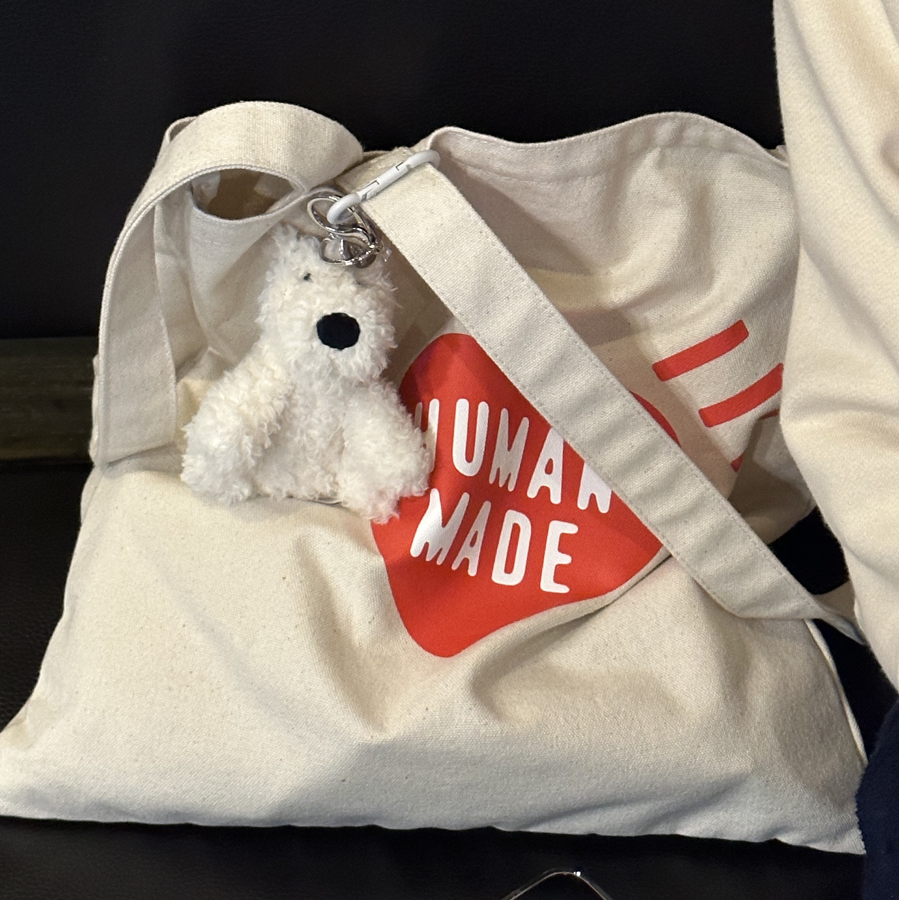 Human Made Book Tote Sapporo White, Jellycat Munro Scottie Dog Bag Charm Cream 착용 스타일