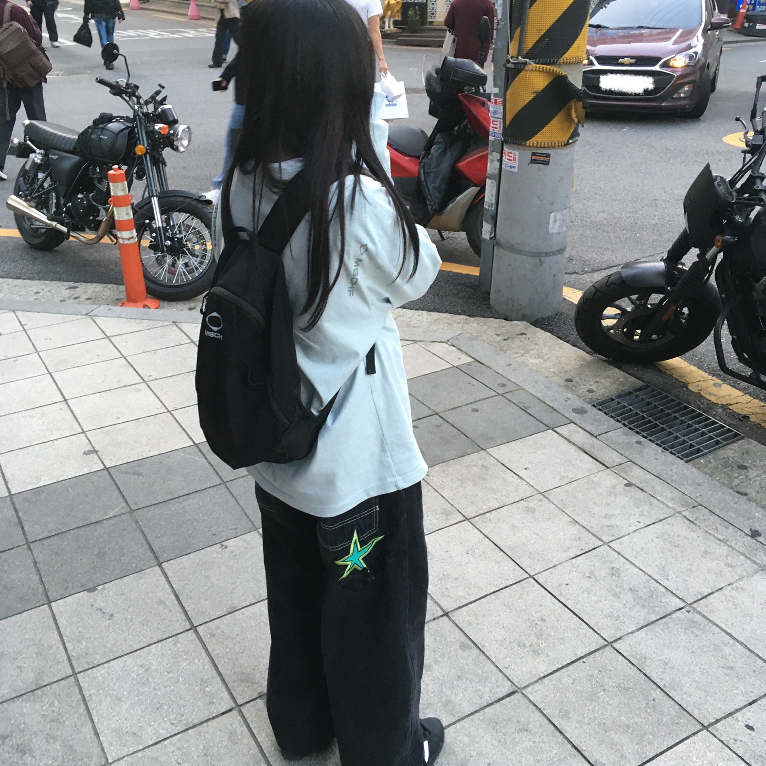 Mischief Rhombus Long Sleeve Sky Blue, Mischief Rhombus Backpack Black 착용 스타일 - 1