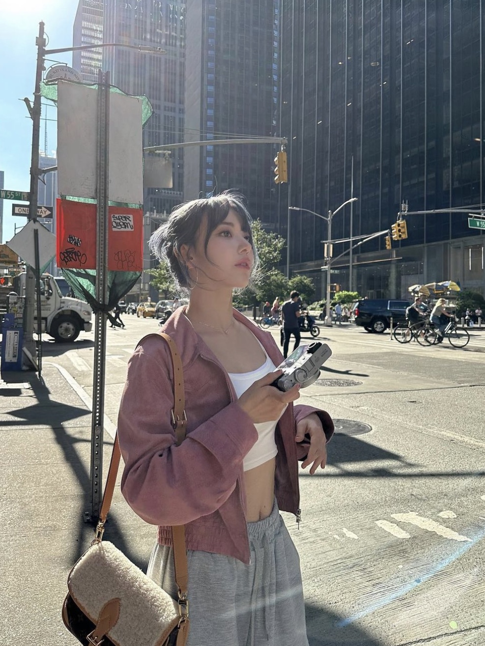 Louis Vuitton Shearing Diane Monogram 착용 스타일 - 2