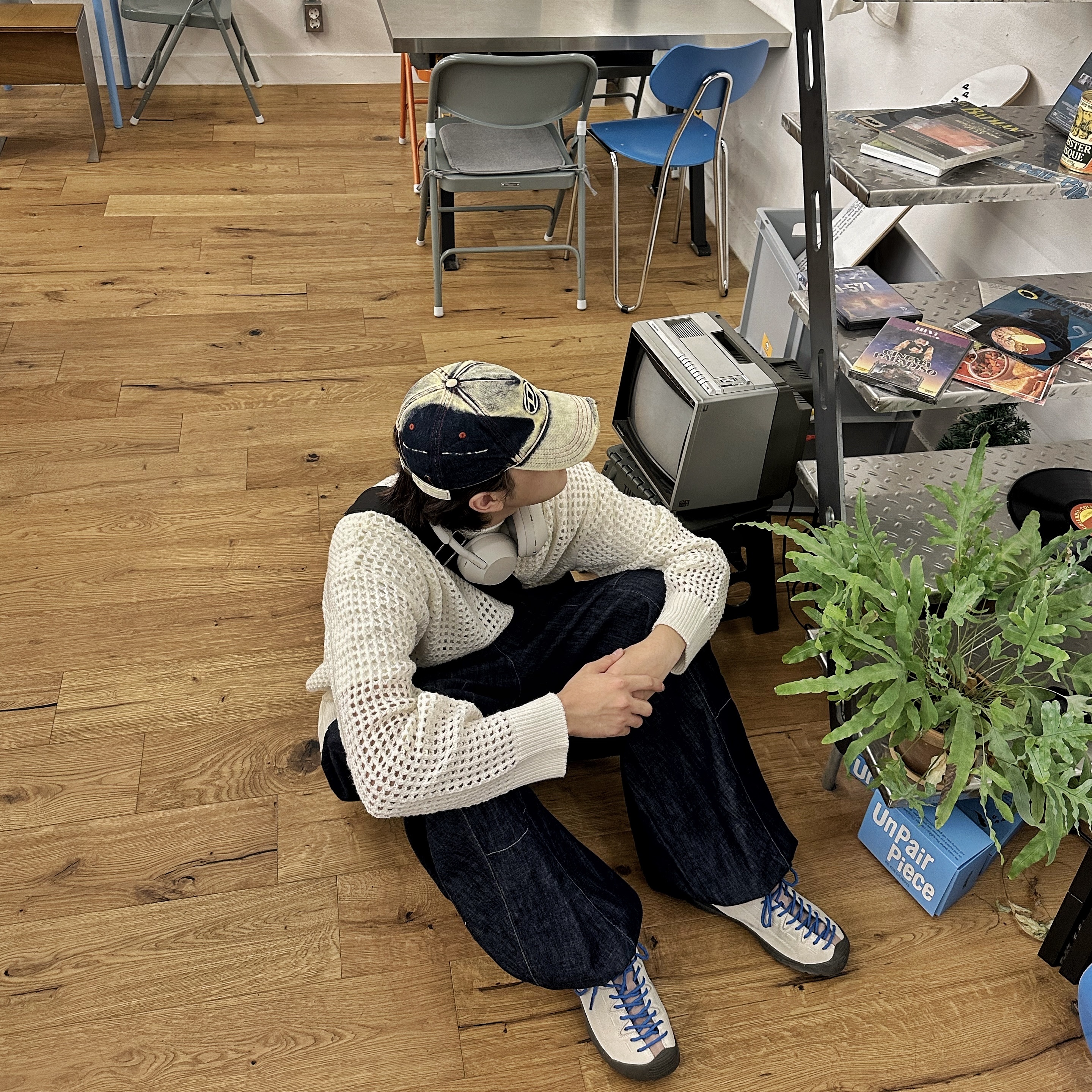 (W) Keen Jasper Suede Sneakers Birch Fawn, Sony WH-1000XM5 Silver (Korean Ver.) 착용 스타일 - 2