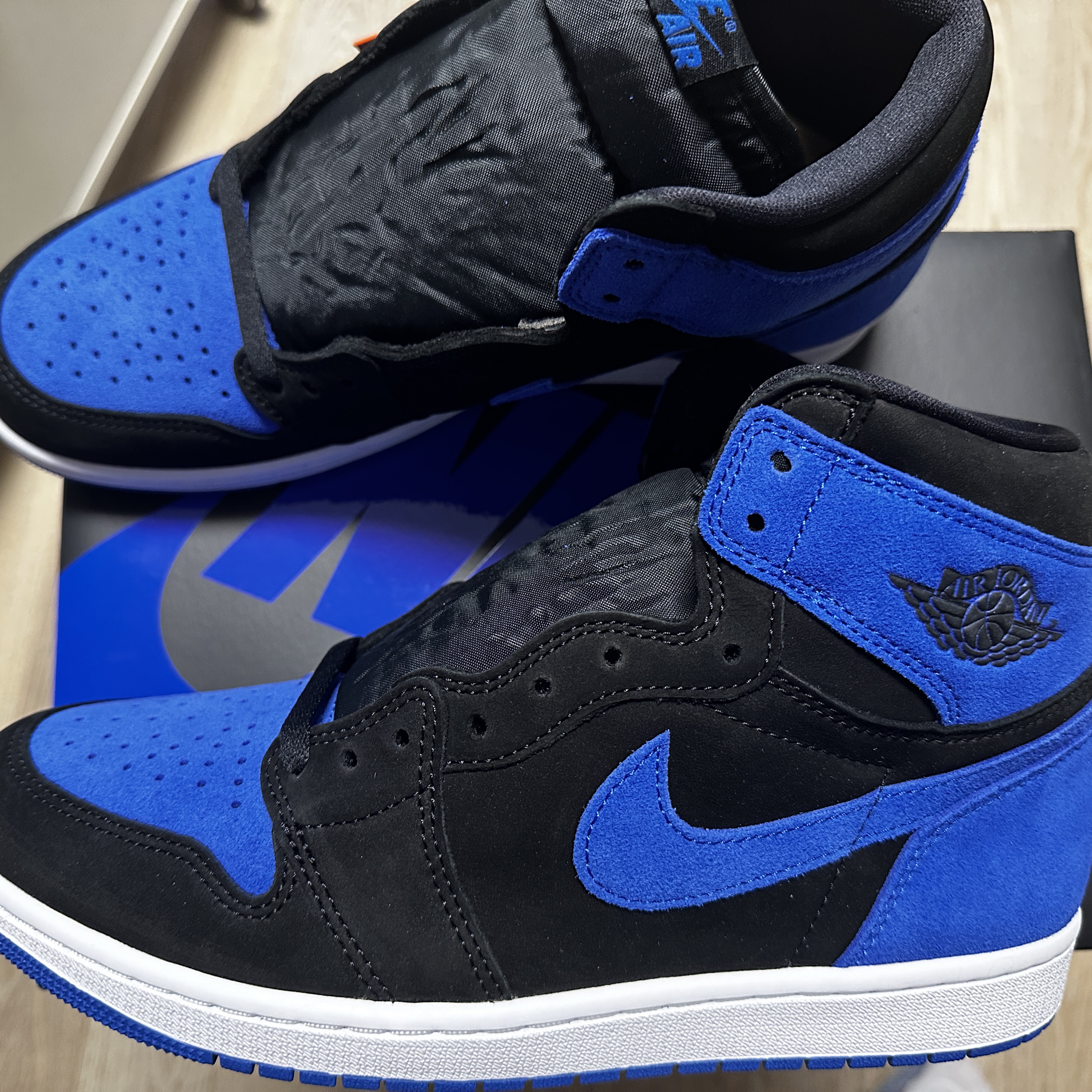 Jordan 1 Retro High OG Royal Reimagined 착용 스타일 - 1
