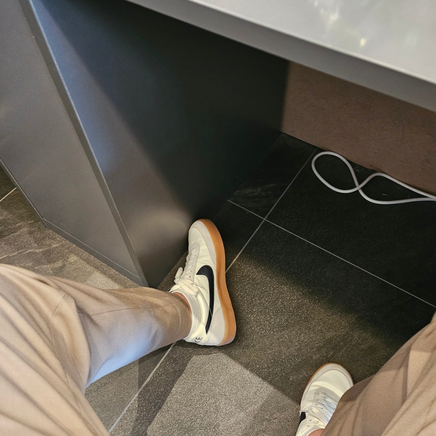 Nike Killshot 2 Leather Sail Oil Grey Gum 착용 스타일