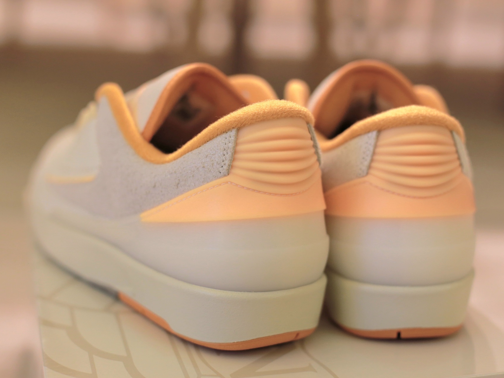 Jordan 2 Retro Low Melon Tint 착용 스타일 - 3