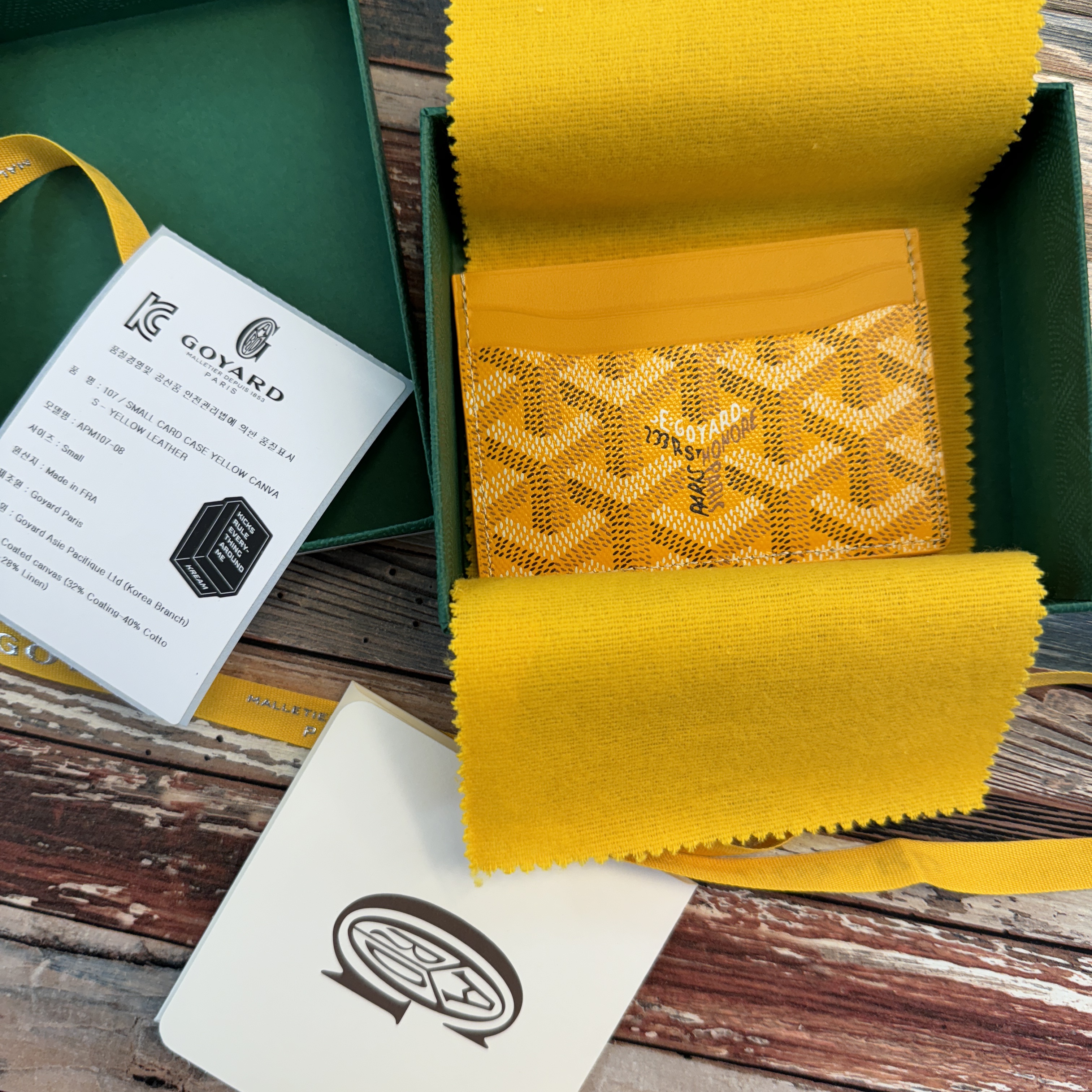 Goyard Saint Sulpice Card Holder Yellow 착용 스타일