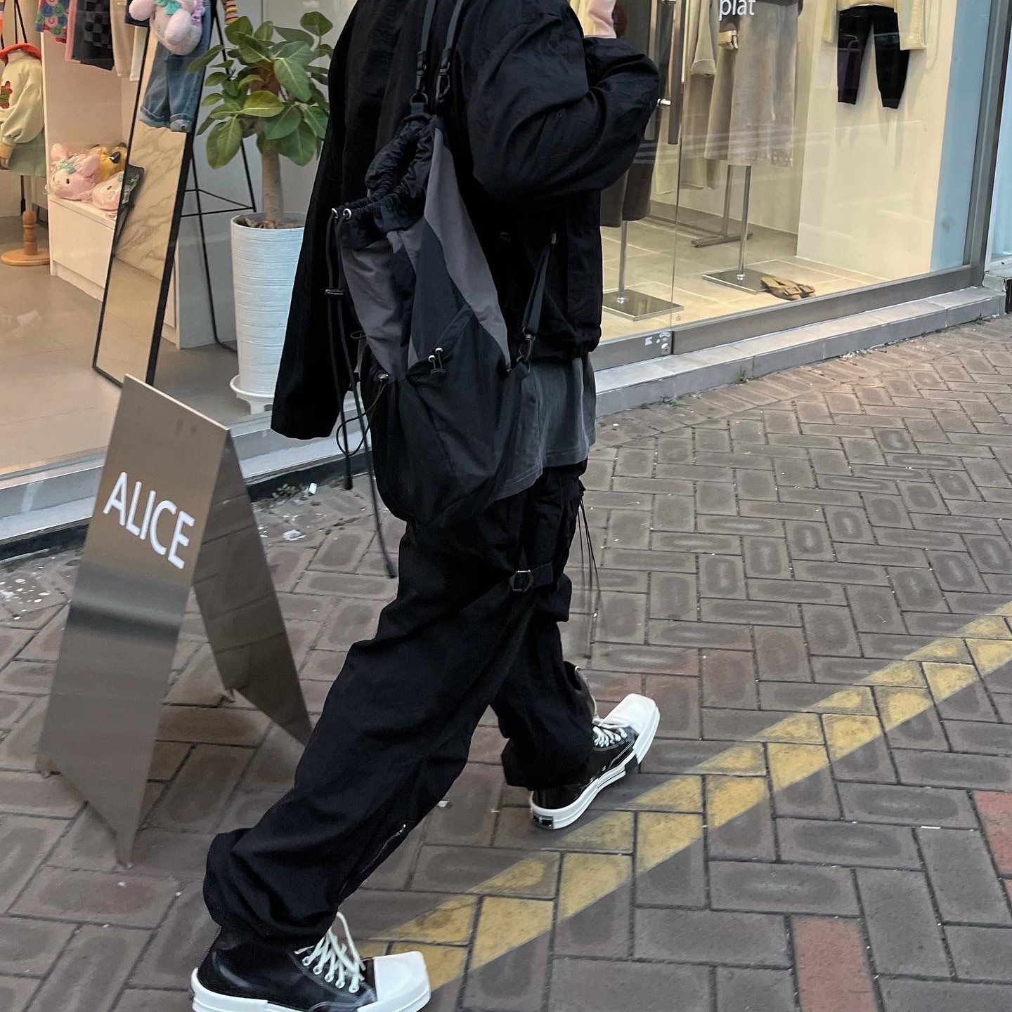 Converse x Drkshdw Turbodrk Chuck 70 Hi Black Lacquered Denim 착용 스타일 - 3