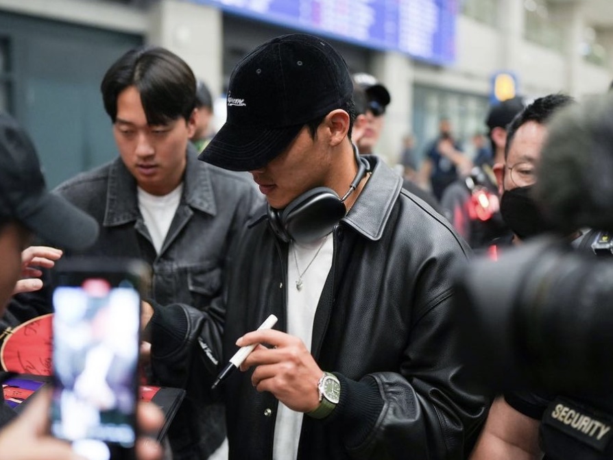 Apple AirPods Max Lightning Space Gray (Korean Ver.) 착용 스타일
