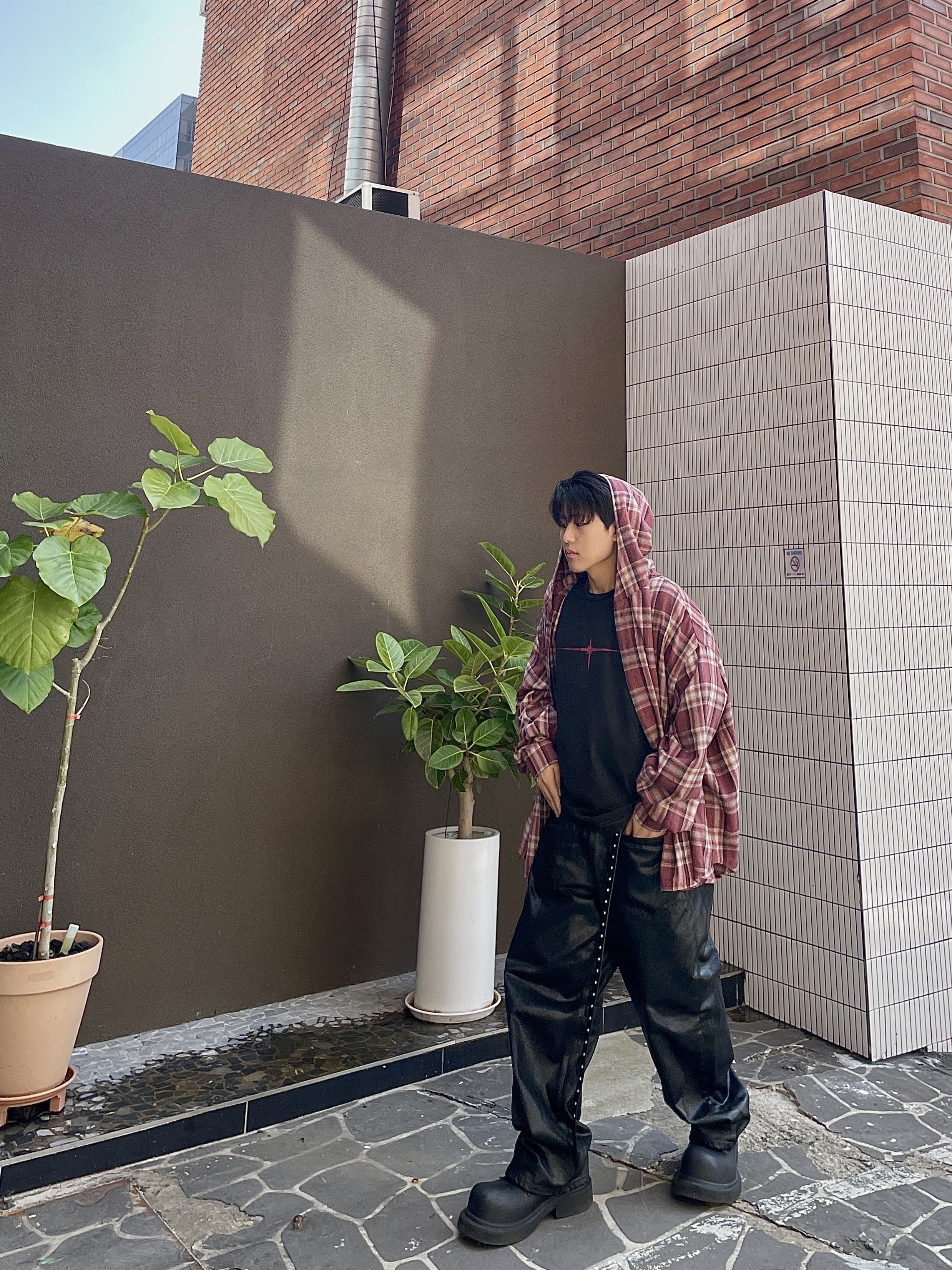 Ourpas 077 Check Hoodie Cherry, Balenciaga Steroid Derby Black 착용 스타일