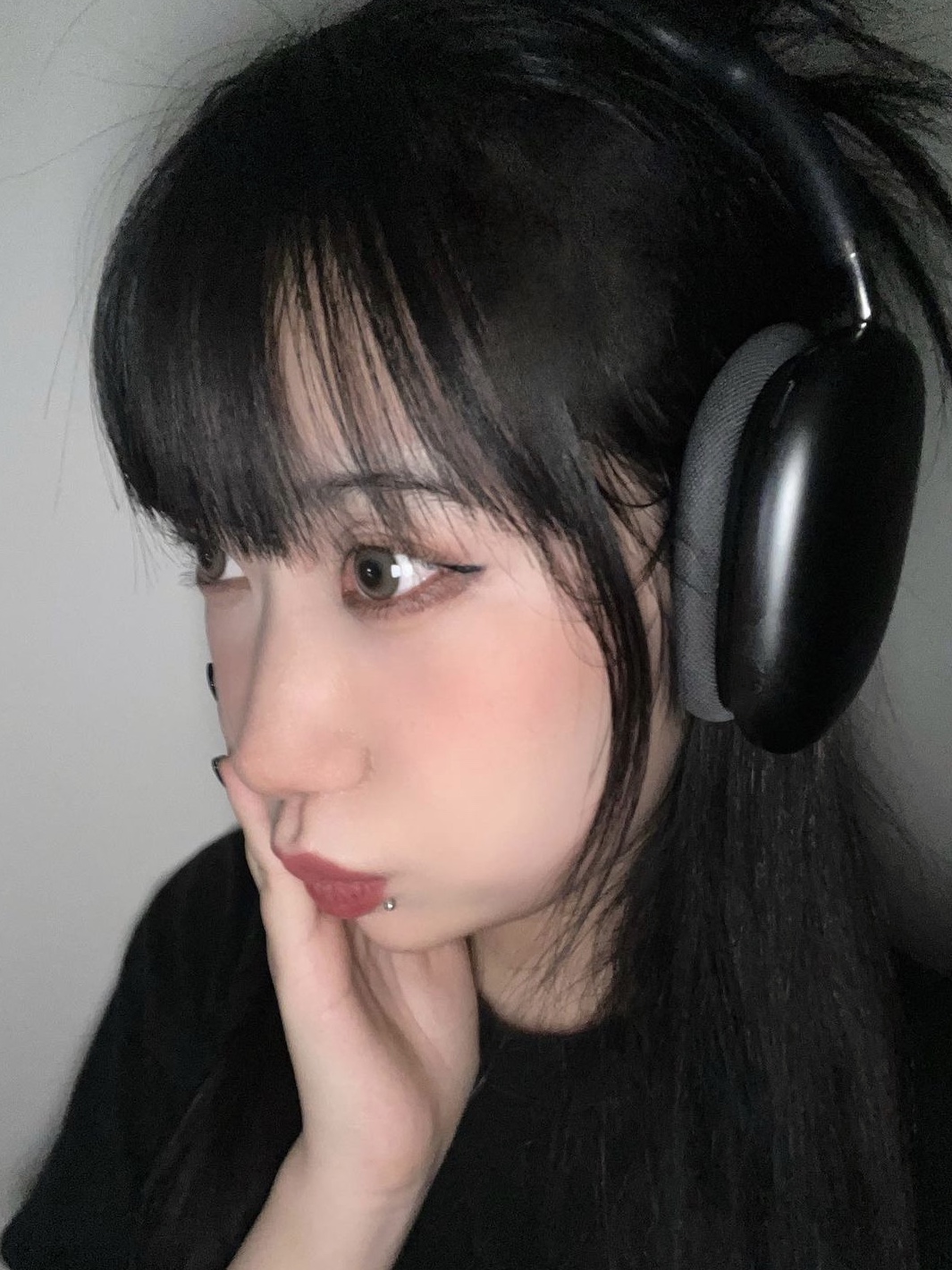 Stussy Dice Pigment Dyed T-Shirt Black 2023, Apple AirPods Max Lightning Space Gray (Korean Ver.) 착용 스타일 - 2