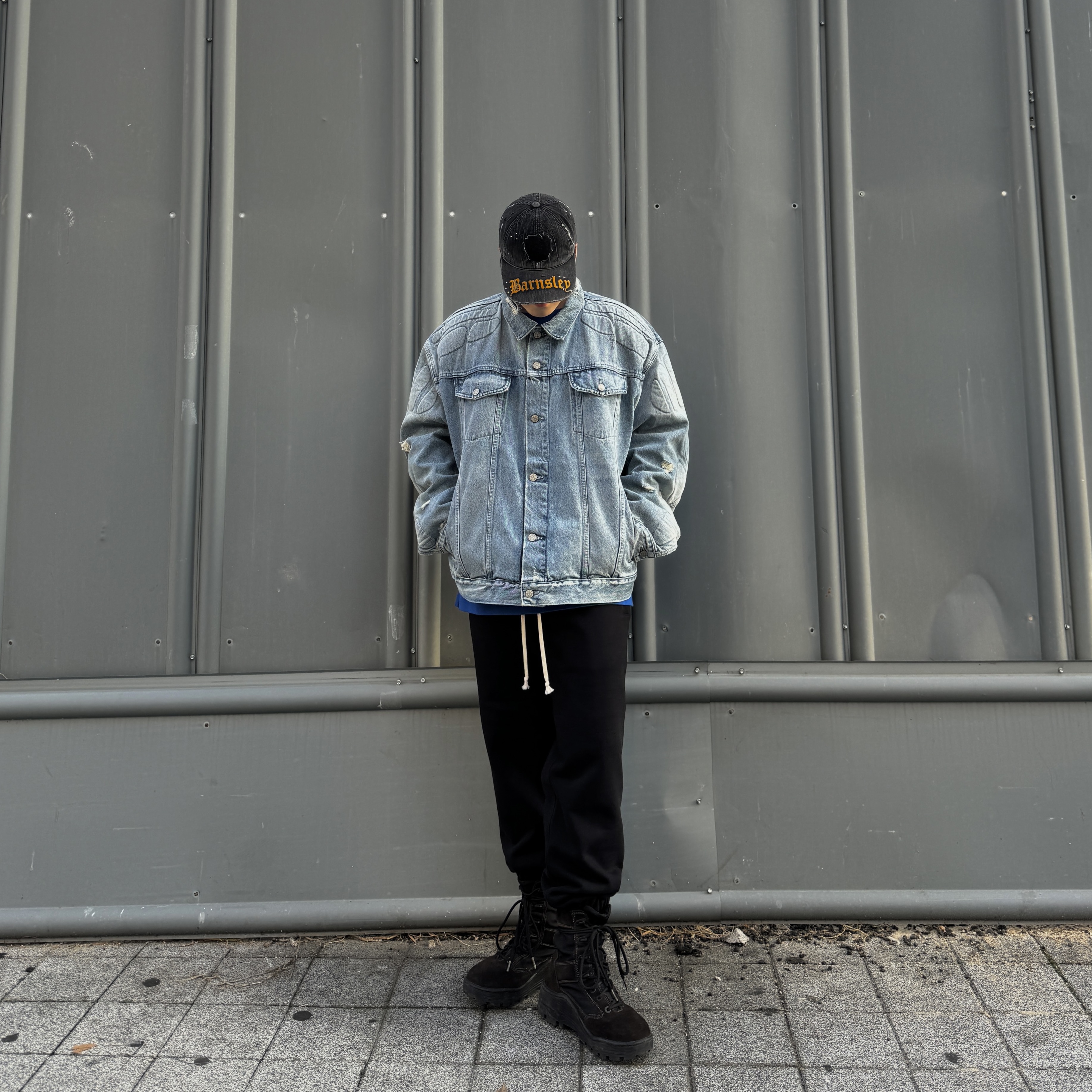 Yeezy Gap Engineered By Balenciaga Padded Denim Jacket Blue 착용 스타일 - 1