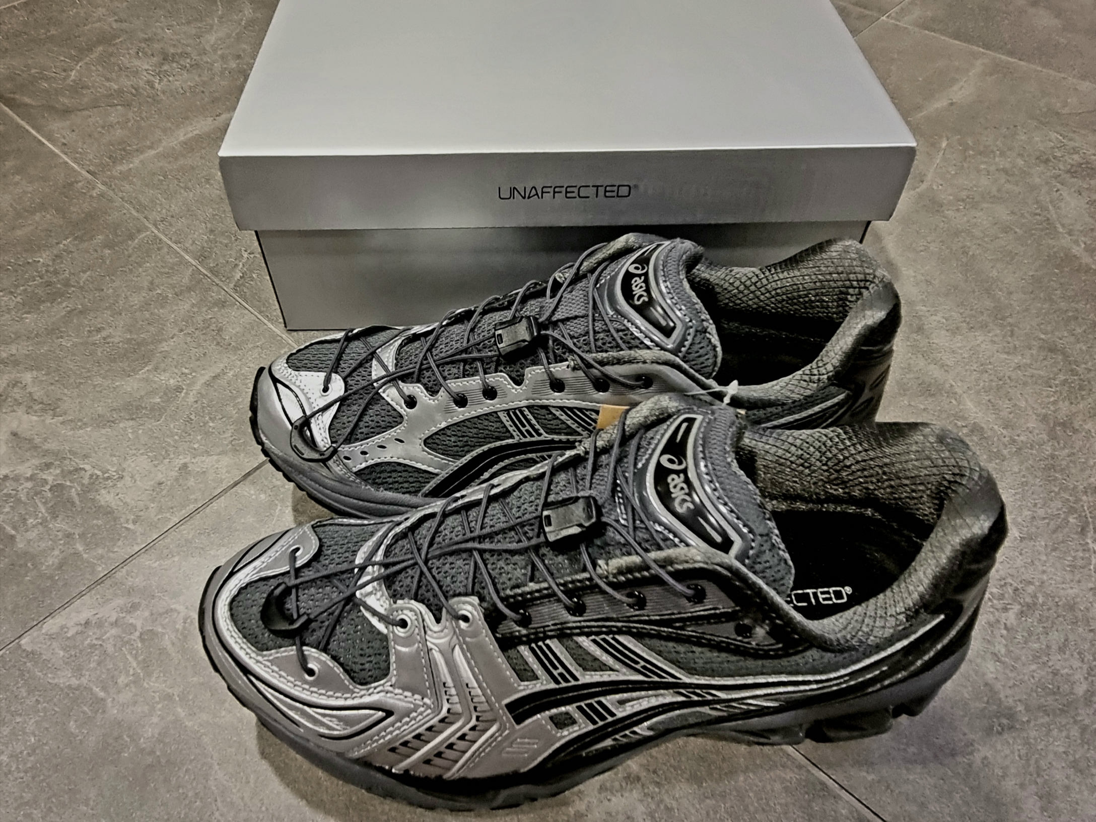Asics x Unaffected Gel-Kayano 14 Silver Moon 착용 스타일 - 6