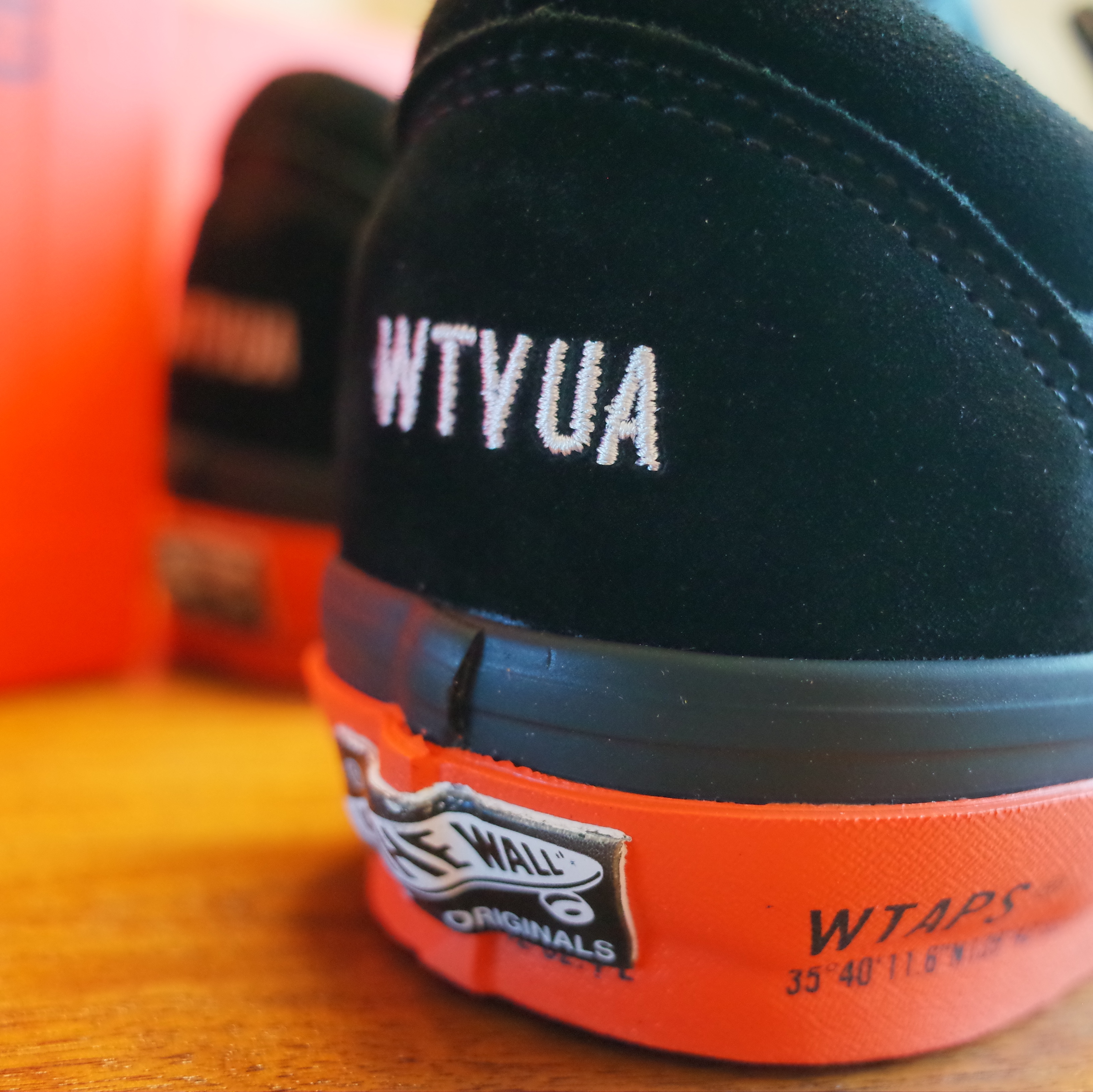 Vans Vault x WTAPS Era LX Black Orange 착용 스타일