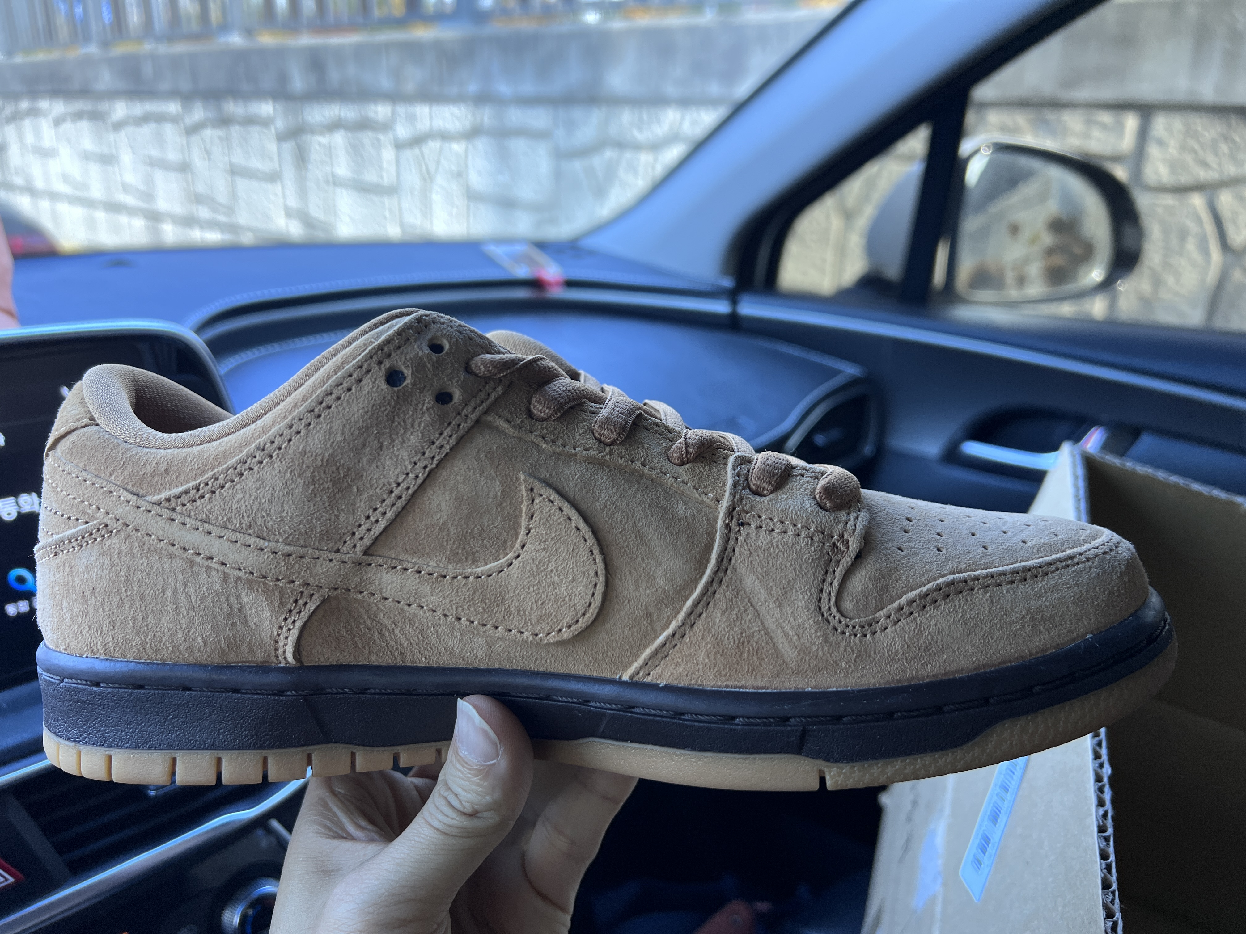 Nike SB Dunk Low Pro Wheat 2023 착용 스타일 - 2