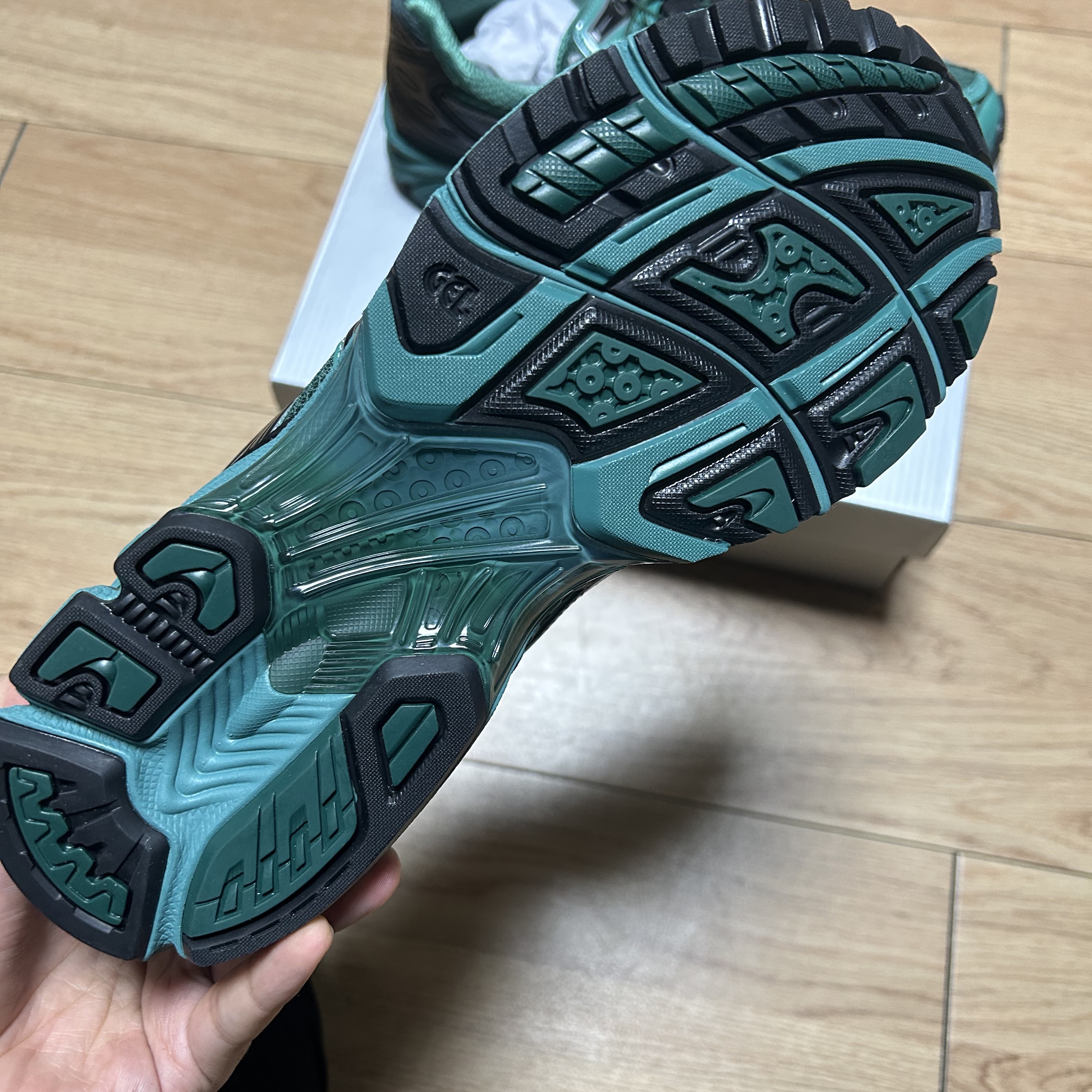 Asics x Unaffected Gel-Kayano 14 Uranus Green 착용 스타일 - 2