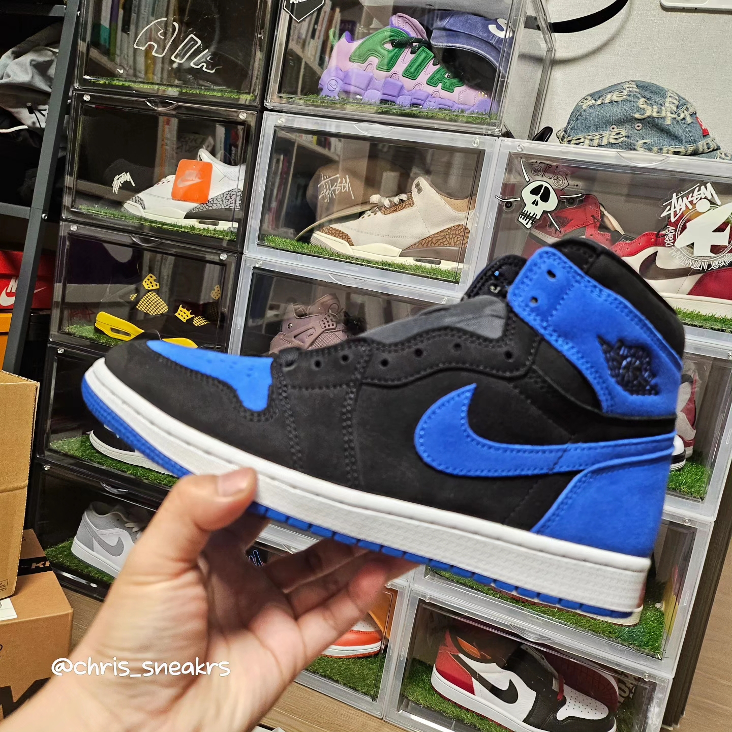 Jordan 1 Retro High OG Royal Reimagined 착용 스타일 - 4