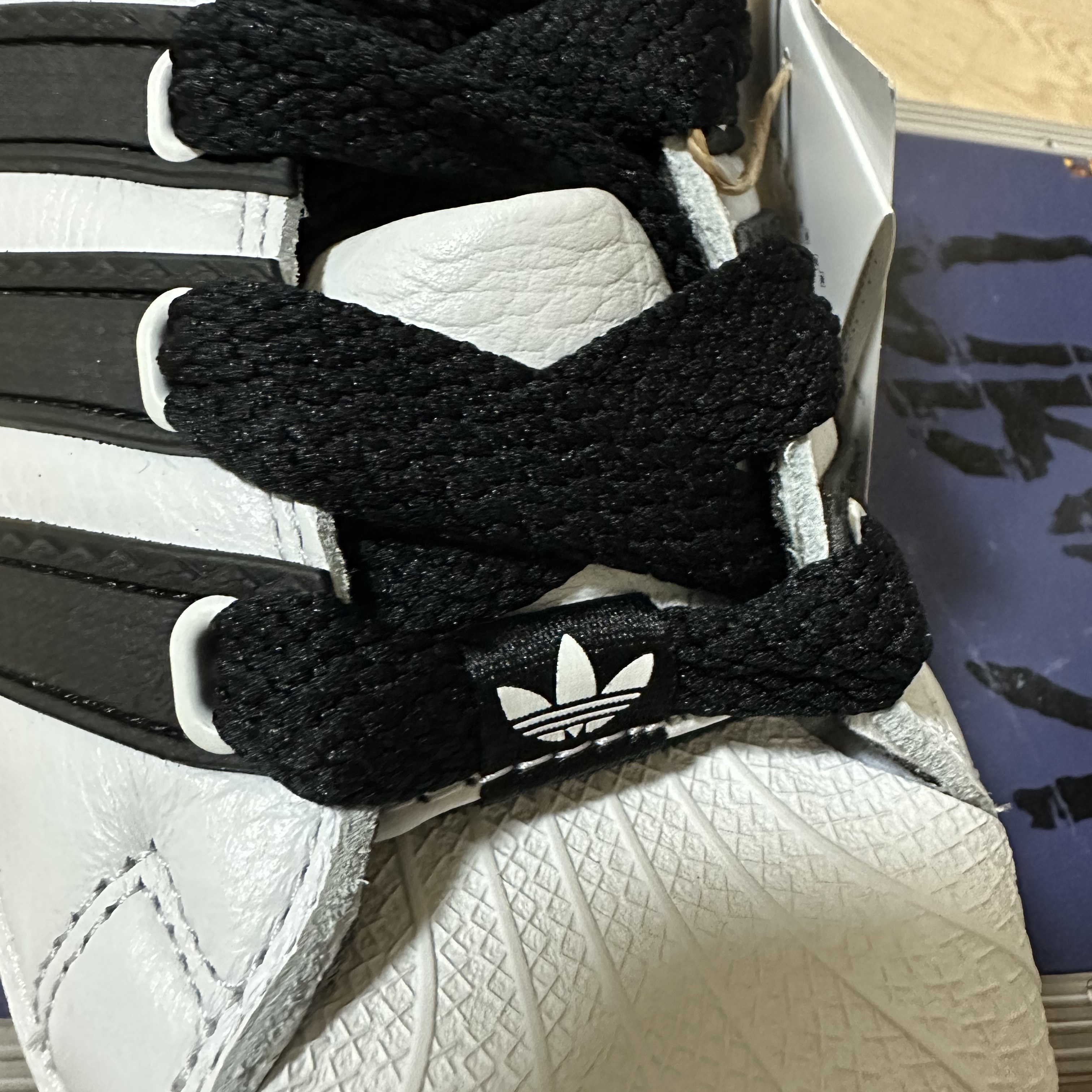 Adidas x KoRn Superstar Supermodified Cloud White Core Black 착용 스타일 - 5