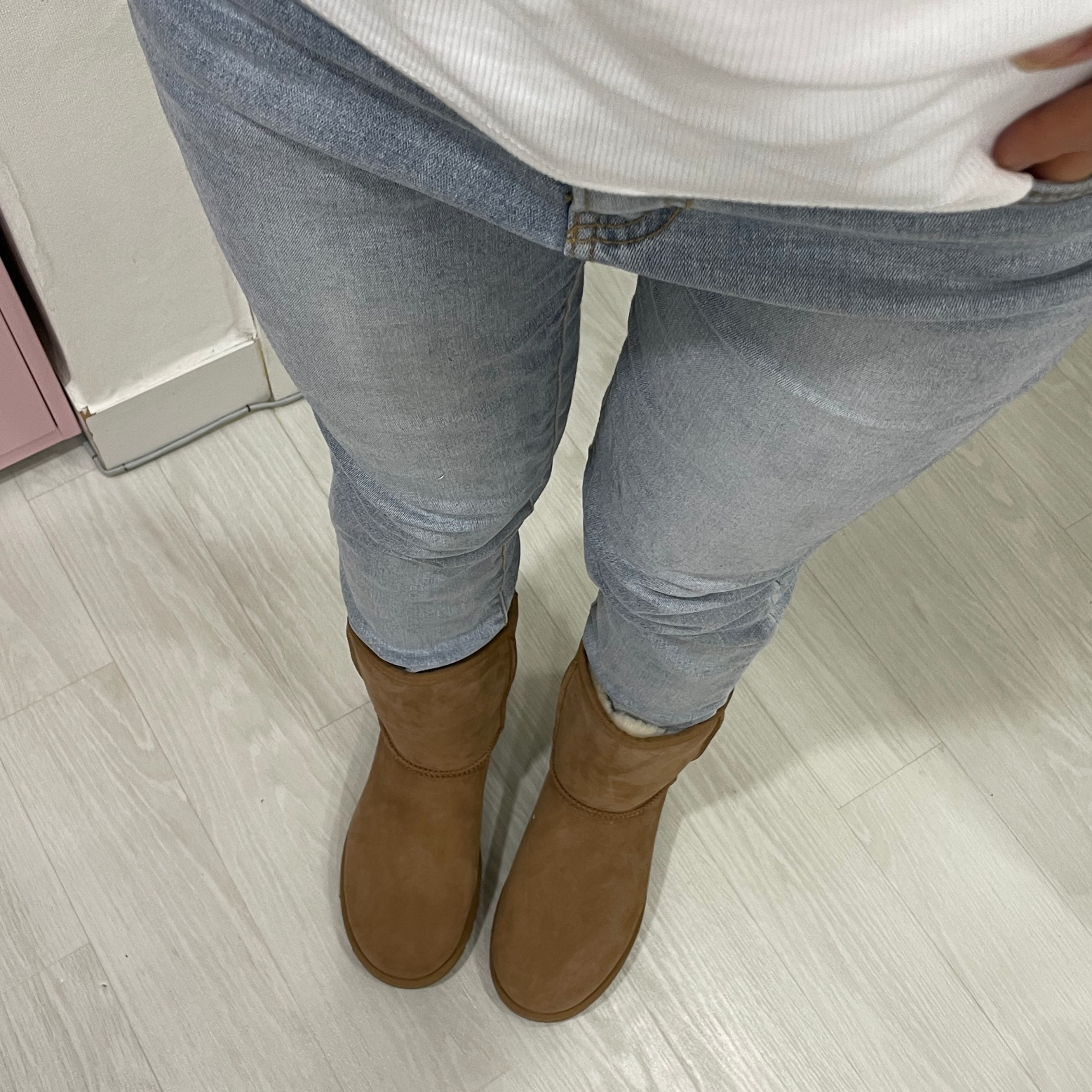 (W) UGG Classic Short II Boots Chestnut 착용 스타일 - 5