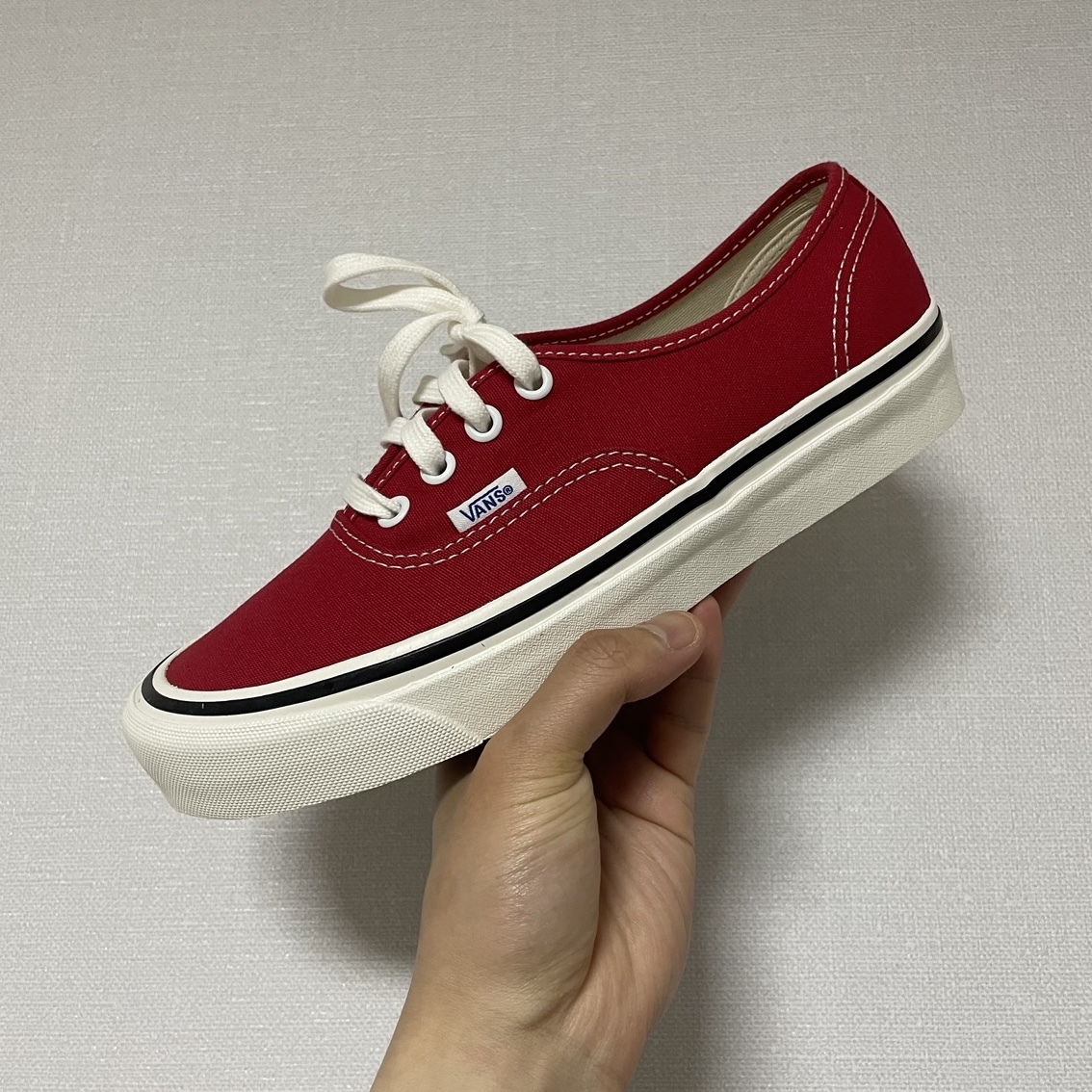 Vans Authentic 44 DX Anaheim Factory Racing Red 착용 스타일