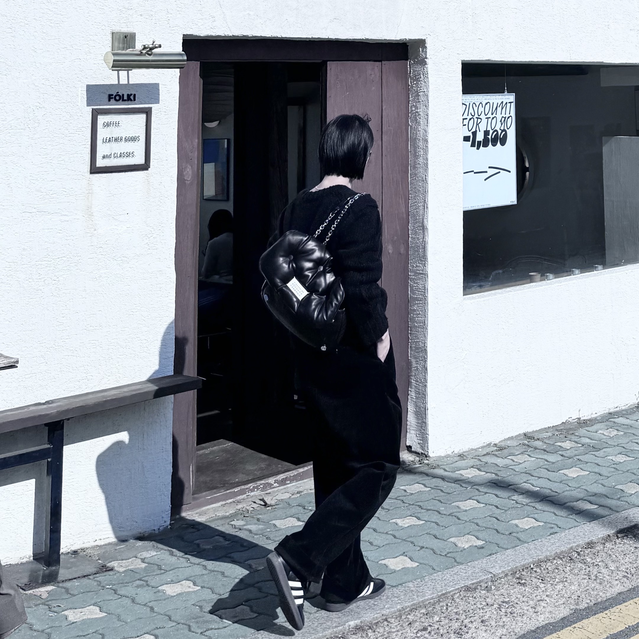 Maison Margiela Glam Slam Flap Medium Shoulder Bag Black, Adidas Samba OG Black White Gum 착용 스타일