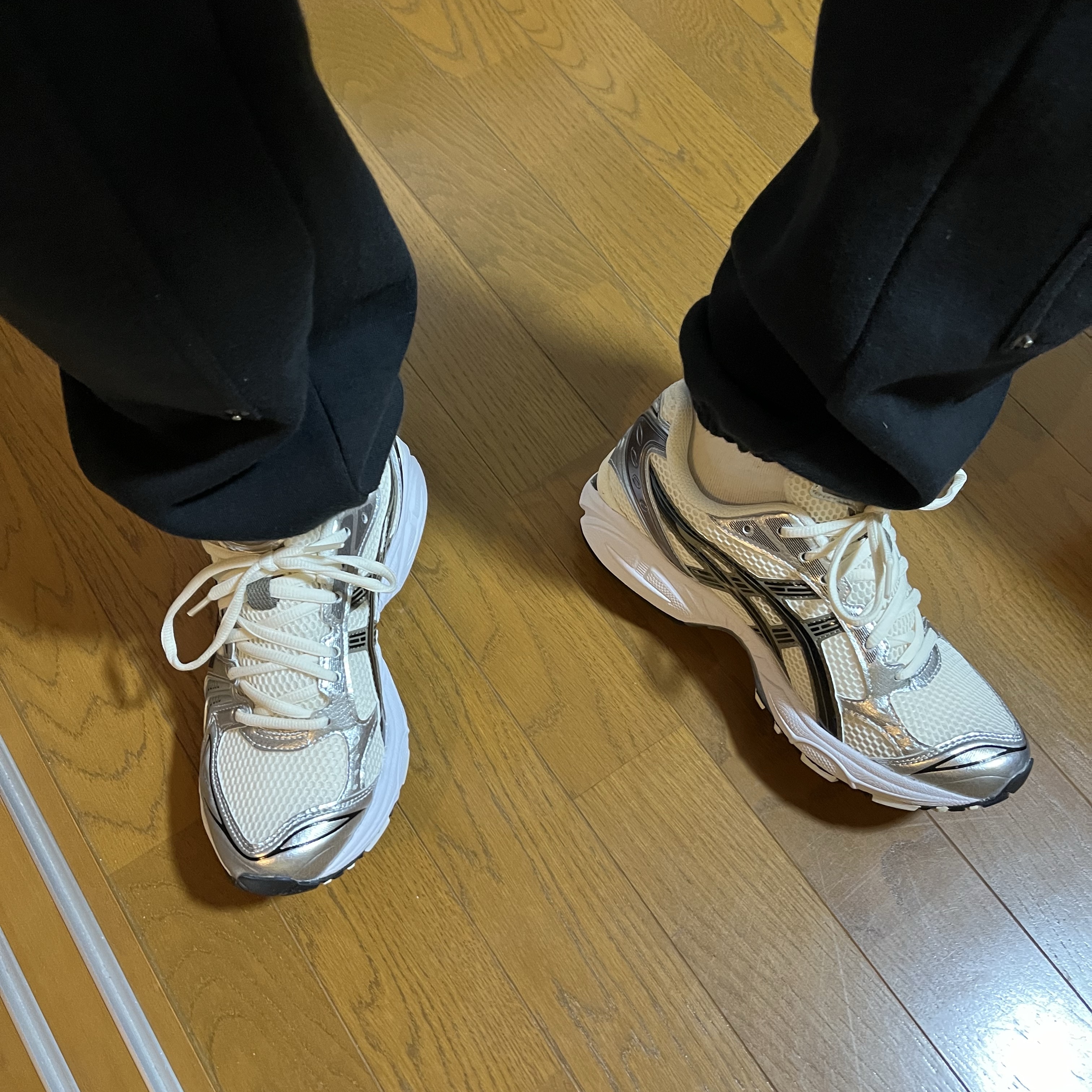 Asics Gel-Kayano 14 Cream Black 착용 스타일 - 1