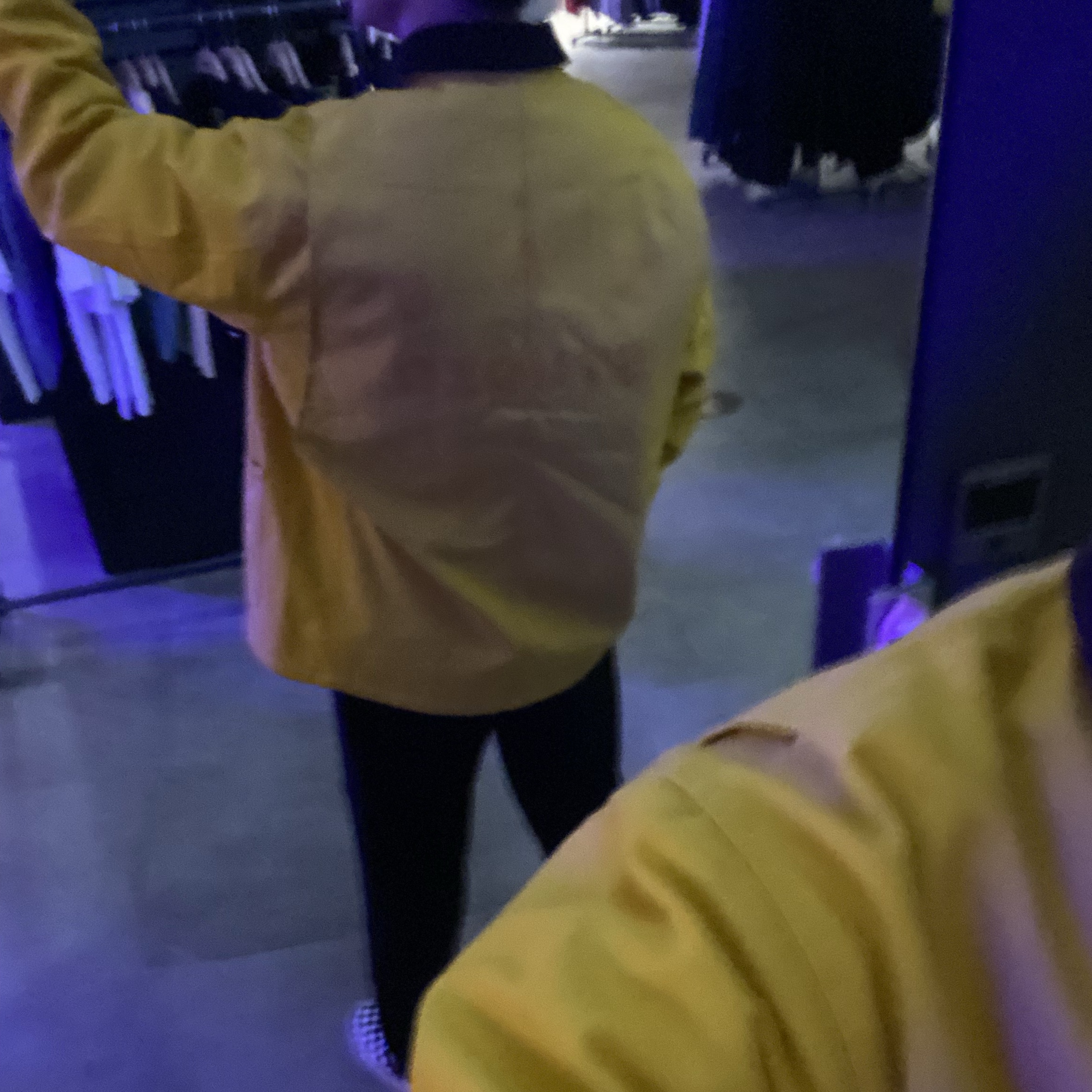 Carhartt WIP x IAB Studio OG Chore Coat Yellow, IAB Studio Track Pants Black 착용 스타일 - 2