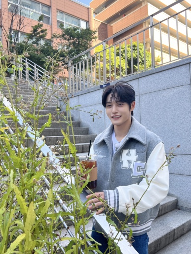 Solid Homme Sculpture Varsity Jumper Grey 착용 스타일